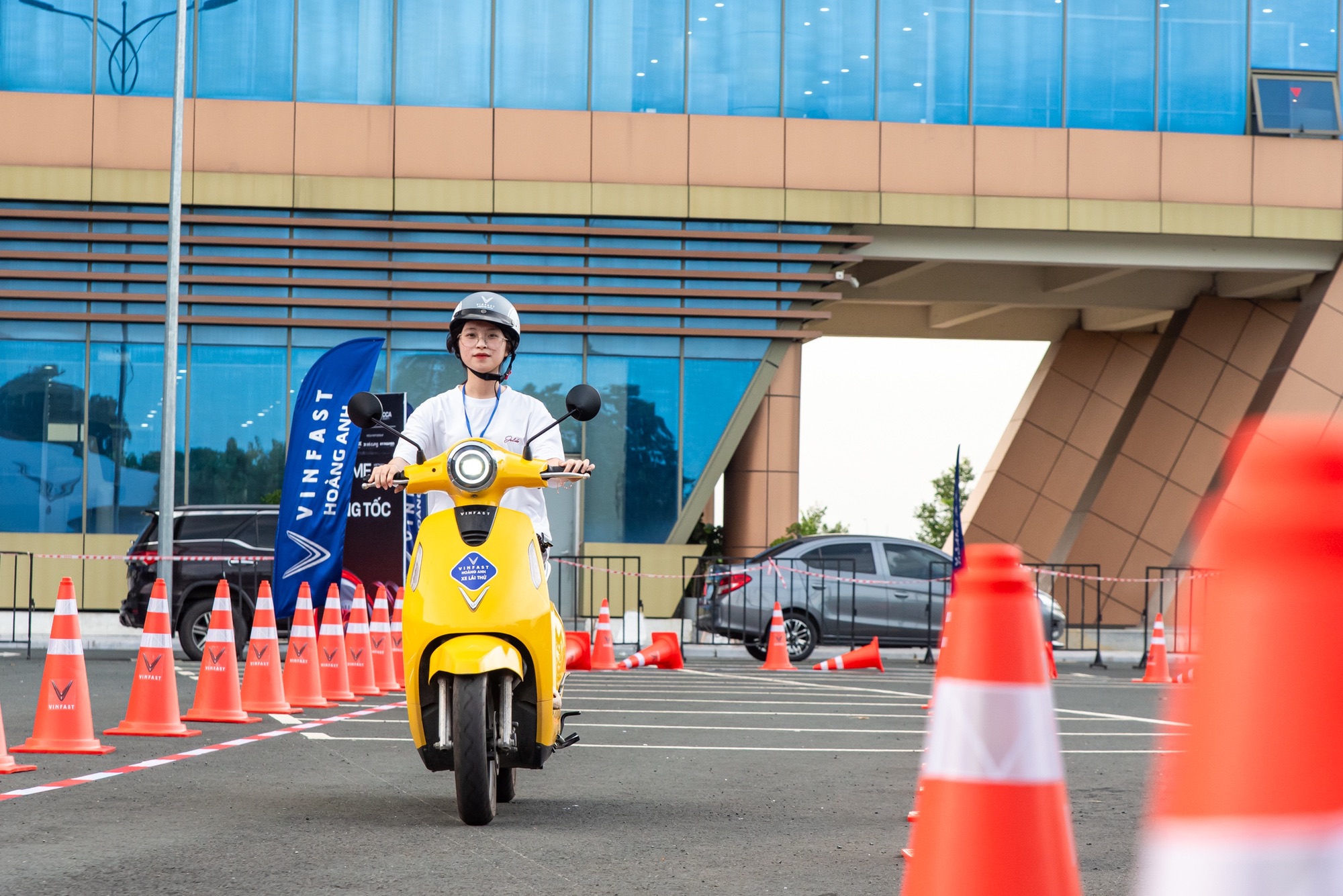 nlh4383 1759390904382 17593909056981477228558