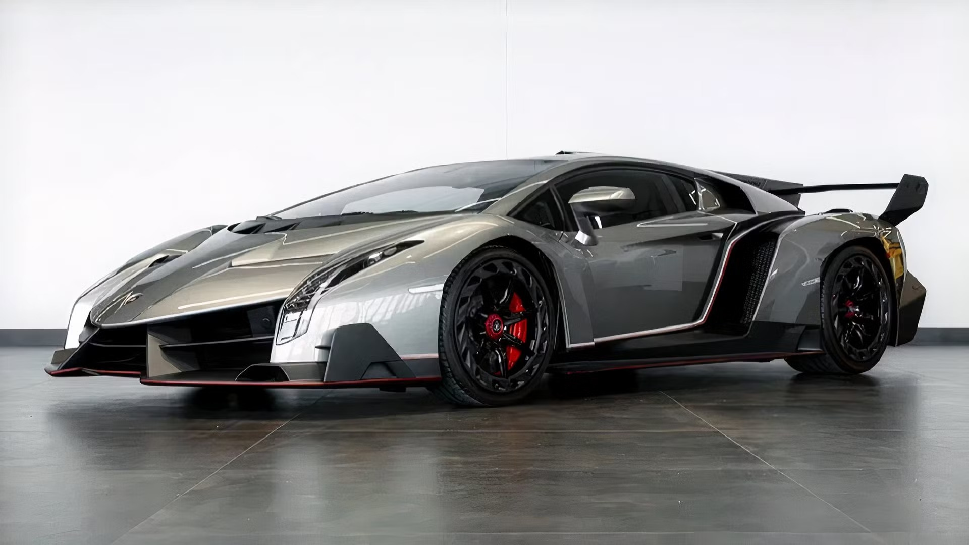 cropped imgi12014 lamborghini veneno 10276492 1698874120