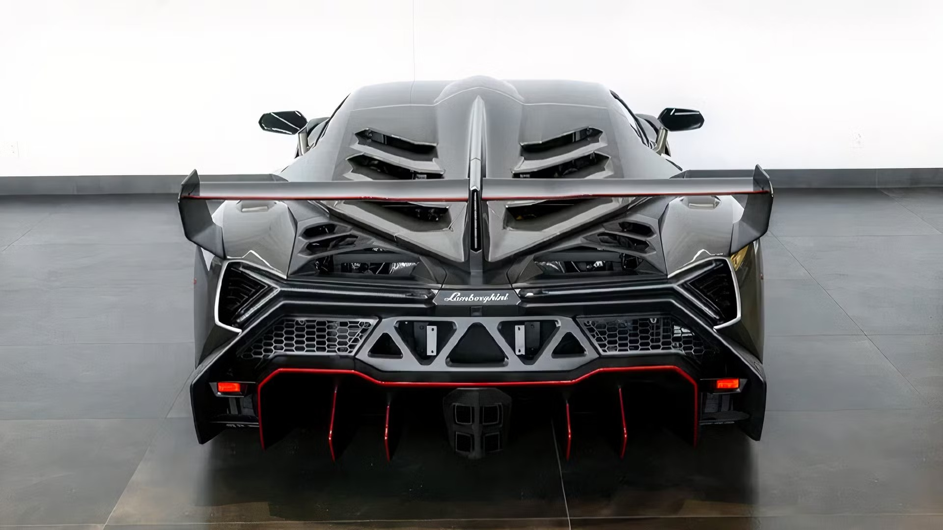 cropped imgi12014 lamborghini veneno 10276492 357160061