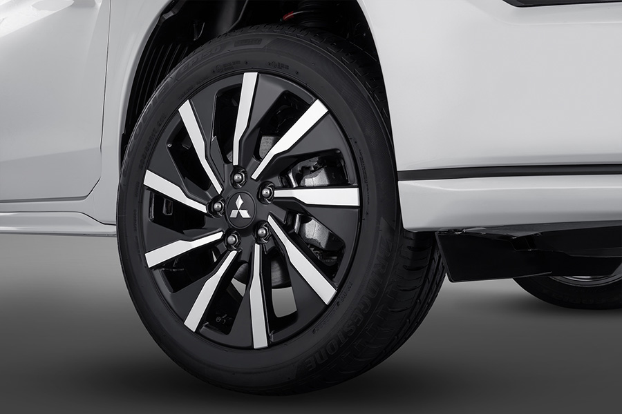 the new mitsubishi xpander hev107