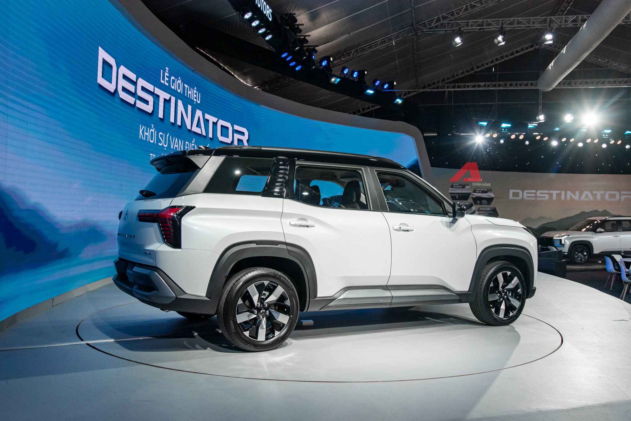 mitsubishi destinator 17