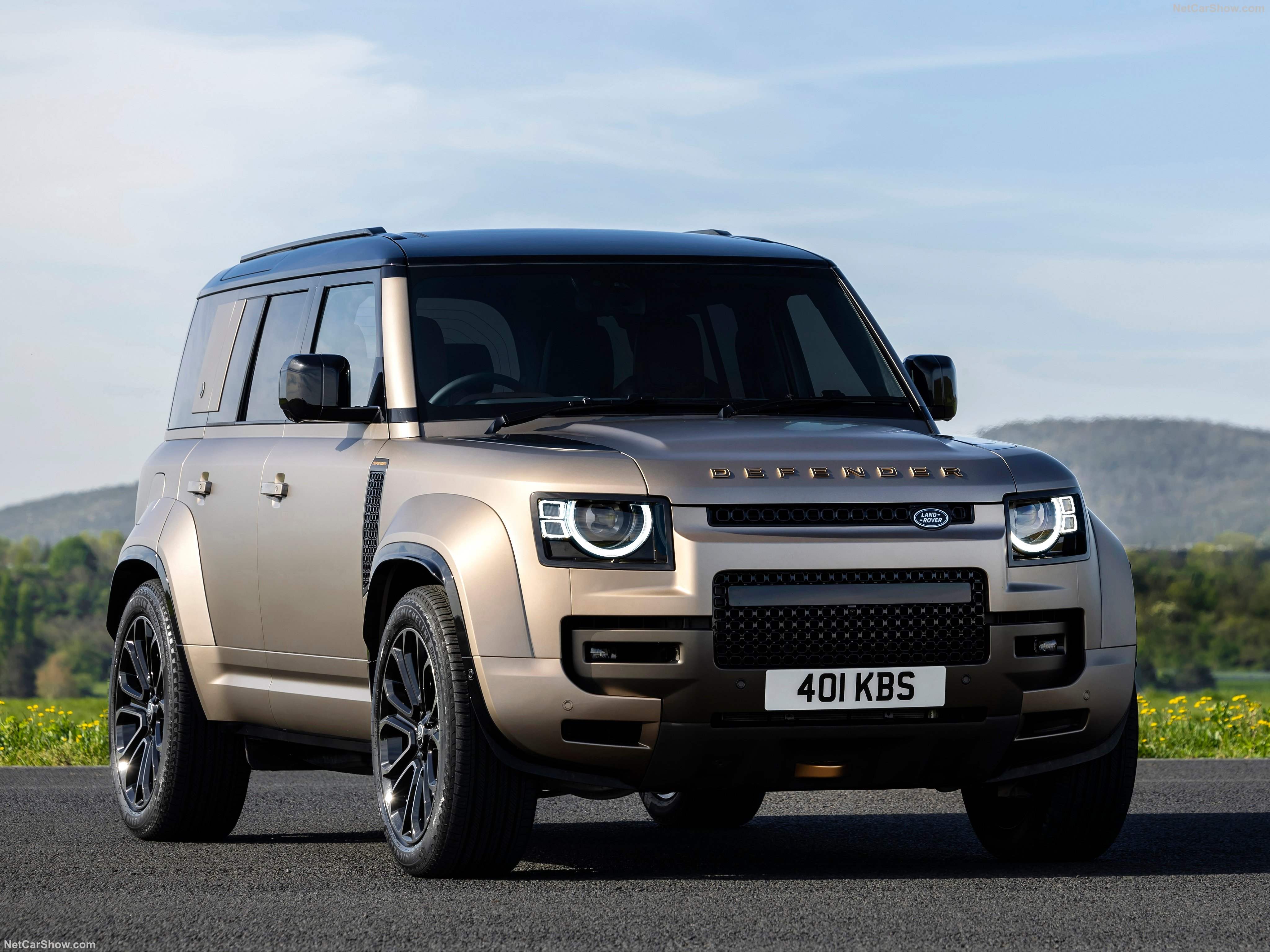 landrover defenderocta 2025 frontthree quarter4b7c29c7