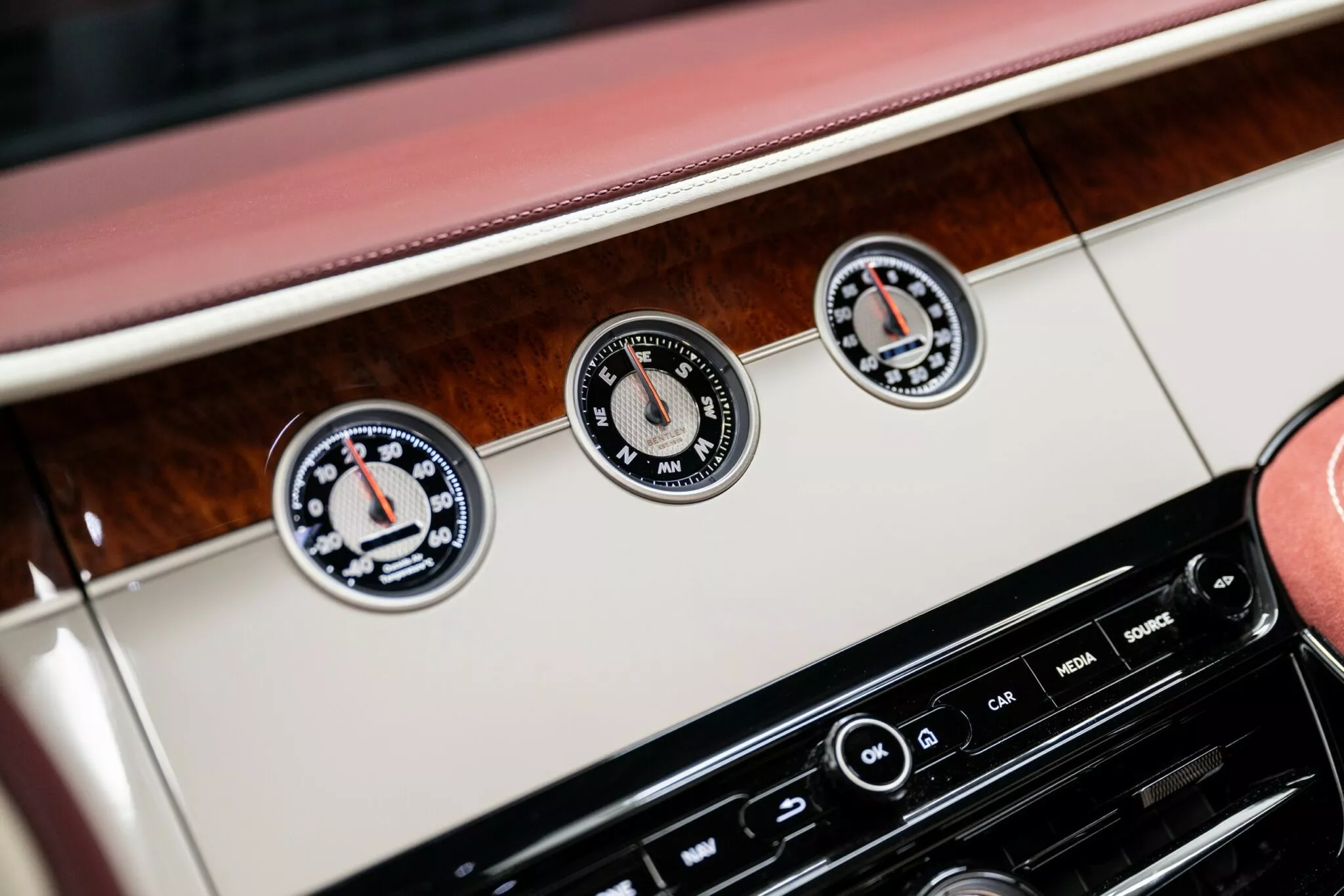 2021 bentley bacalar1400171 2048x1366