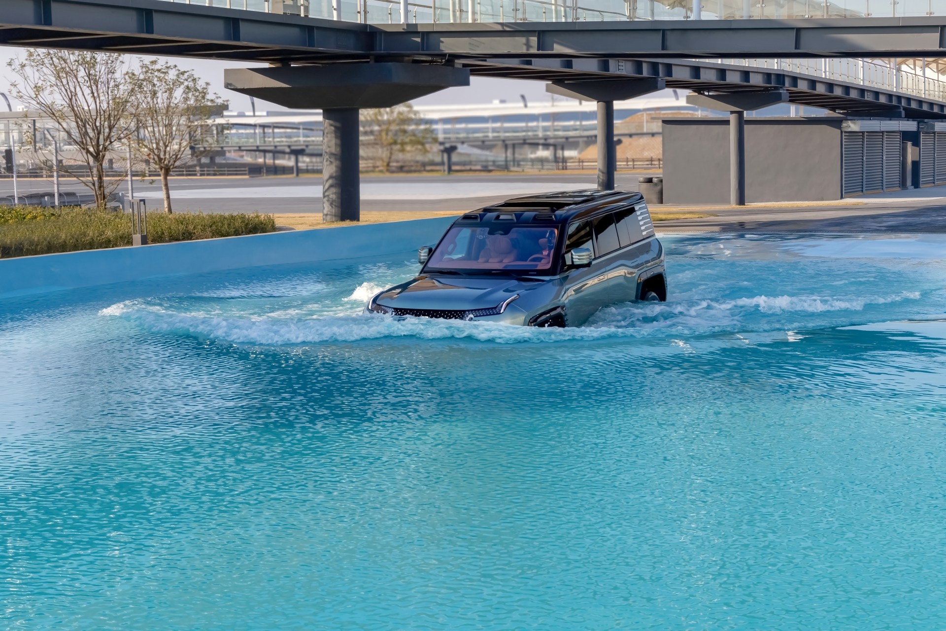 truong dua 3 yangwang u8 water crossing