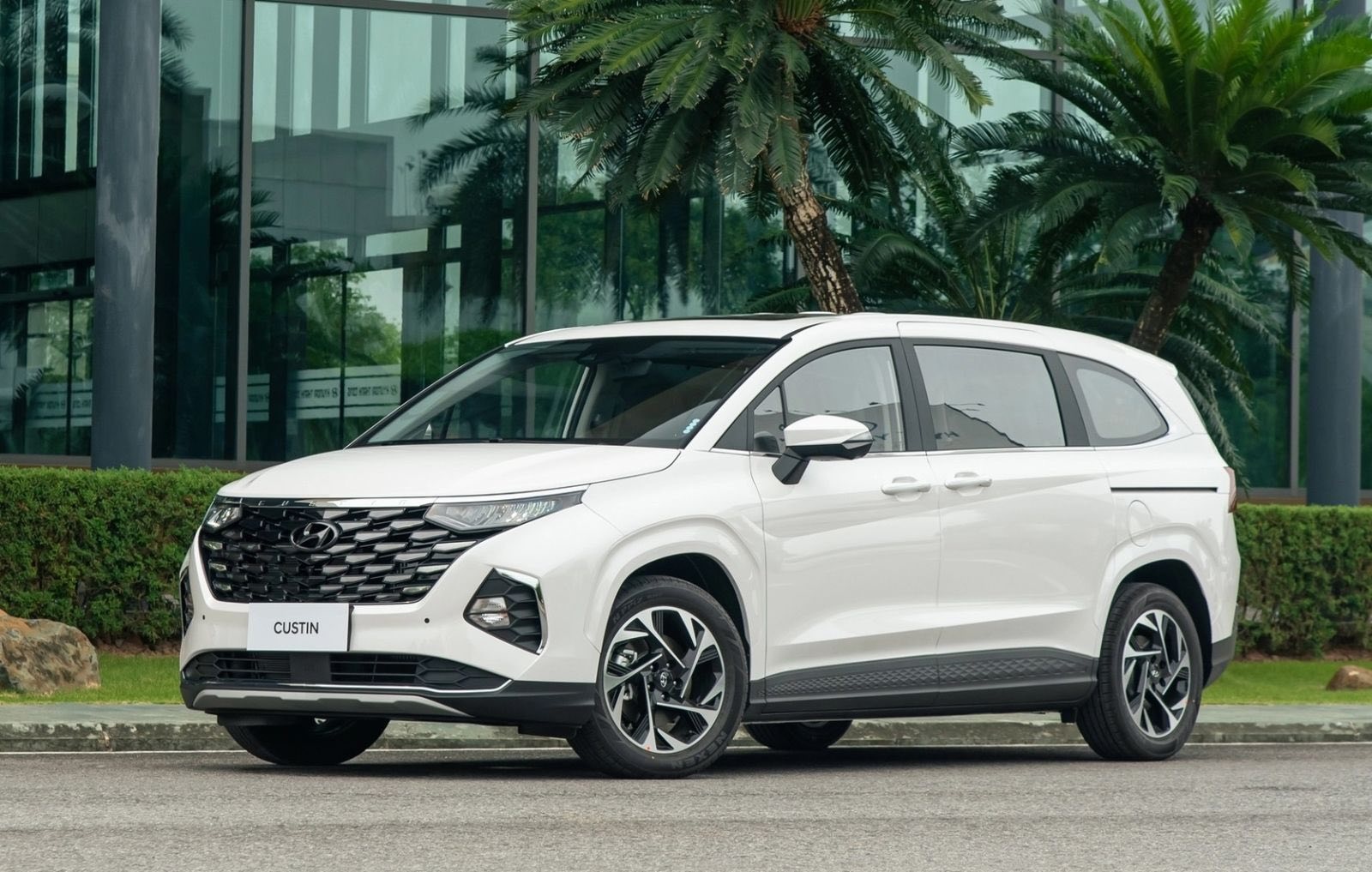 hyundai custin 1