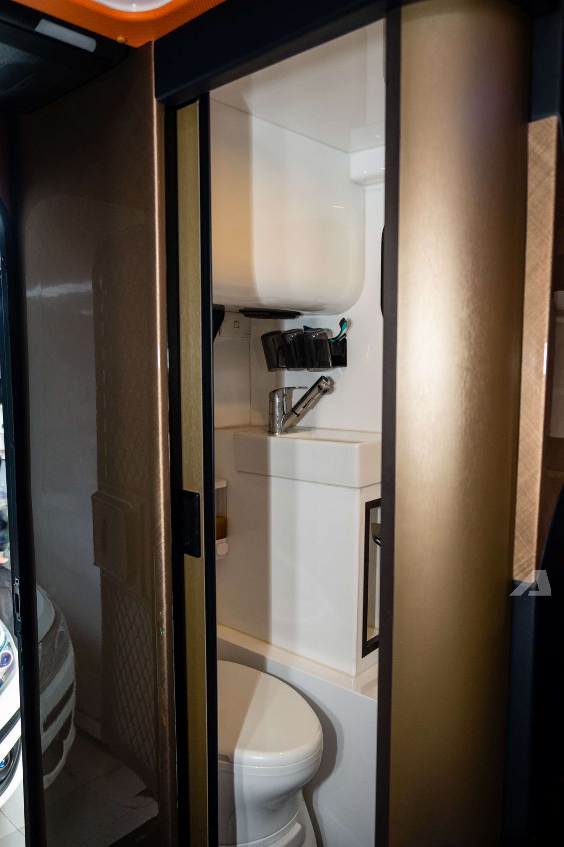 batchnha tam va ve sinh