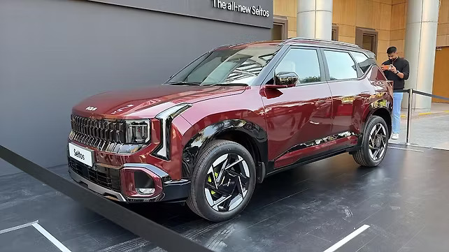 new seltos exterior left front three quarter ezgifcom avif to jpg converter