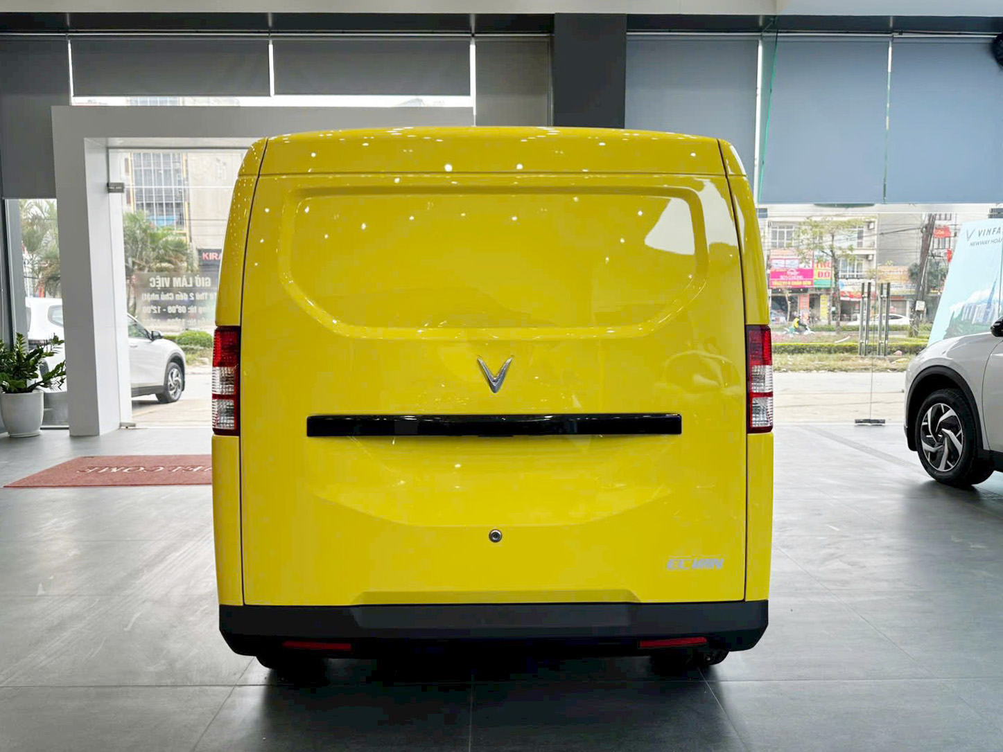 0 vinfast ec van 9