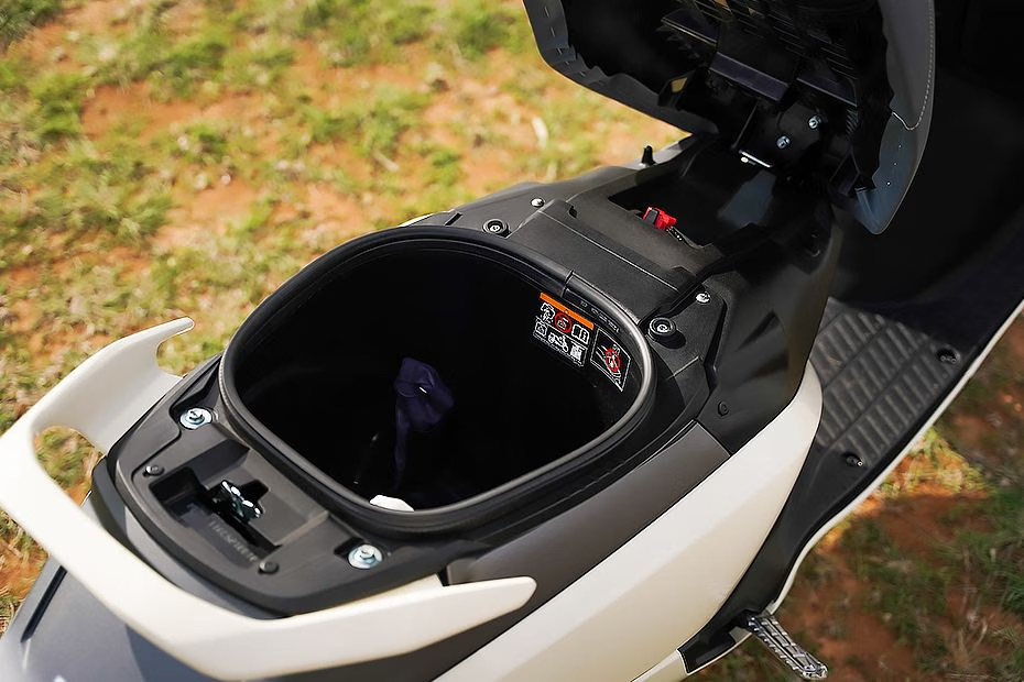 suzuki e access ve viet nam 17