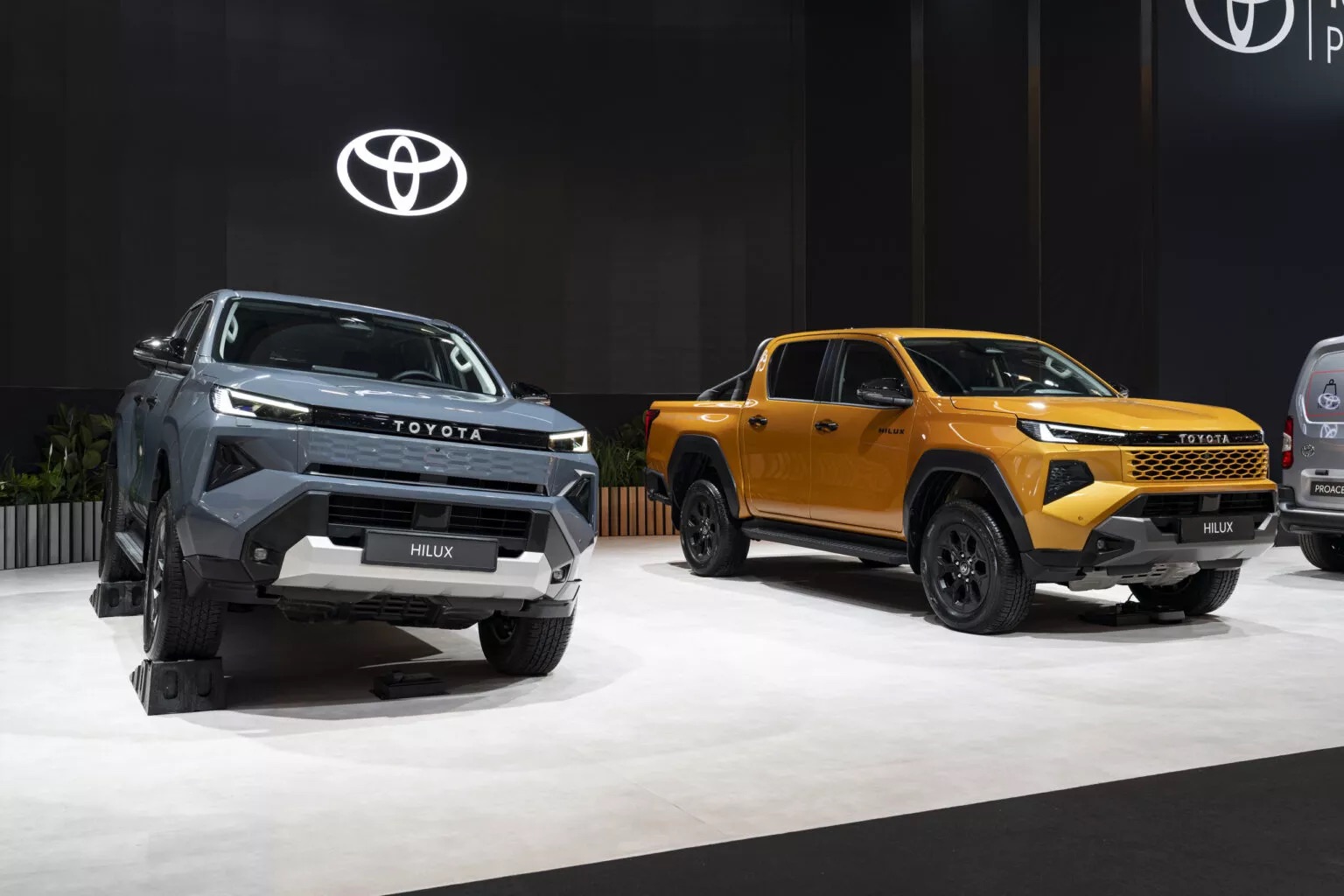 toyota hilux dien viet nam 14