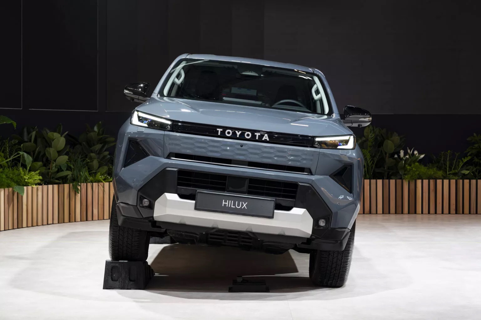 toyota hilux dien viet nam 16