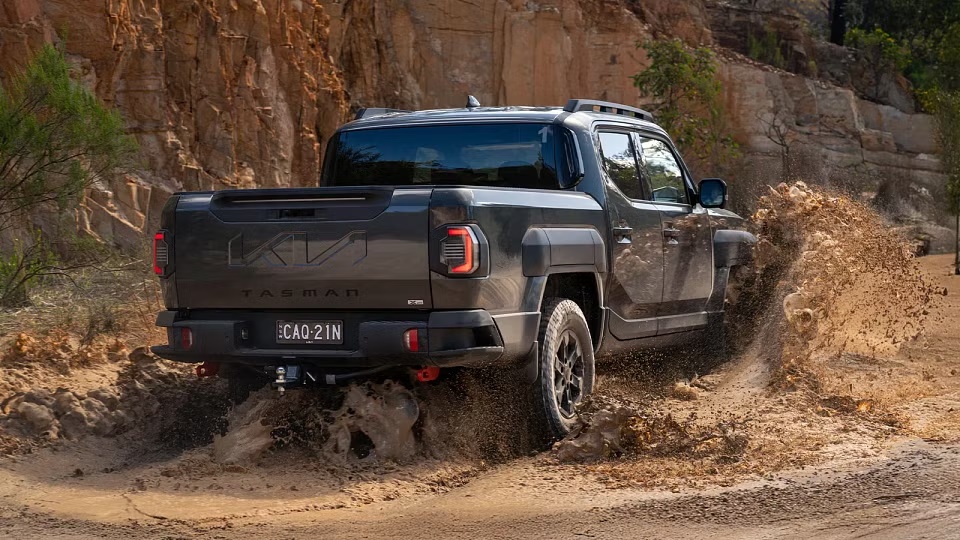 kia tasman 4