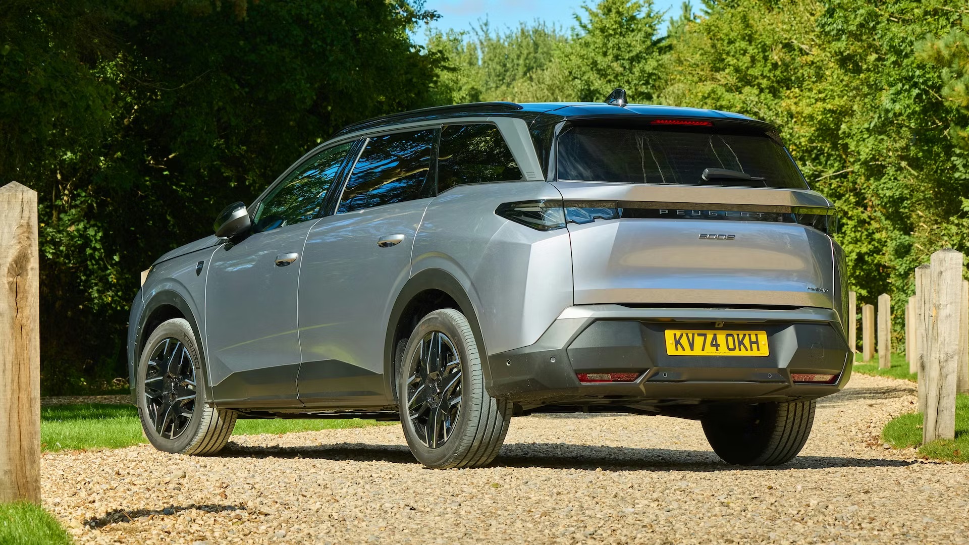 zzybb68jqart1bqe2024peugeot5008staticrearquarter