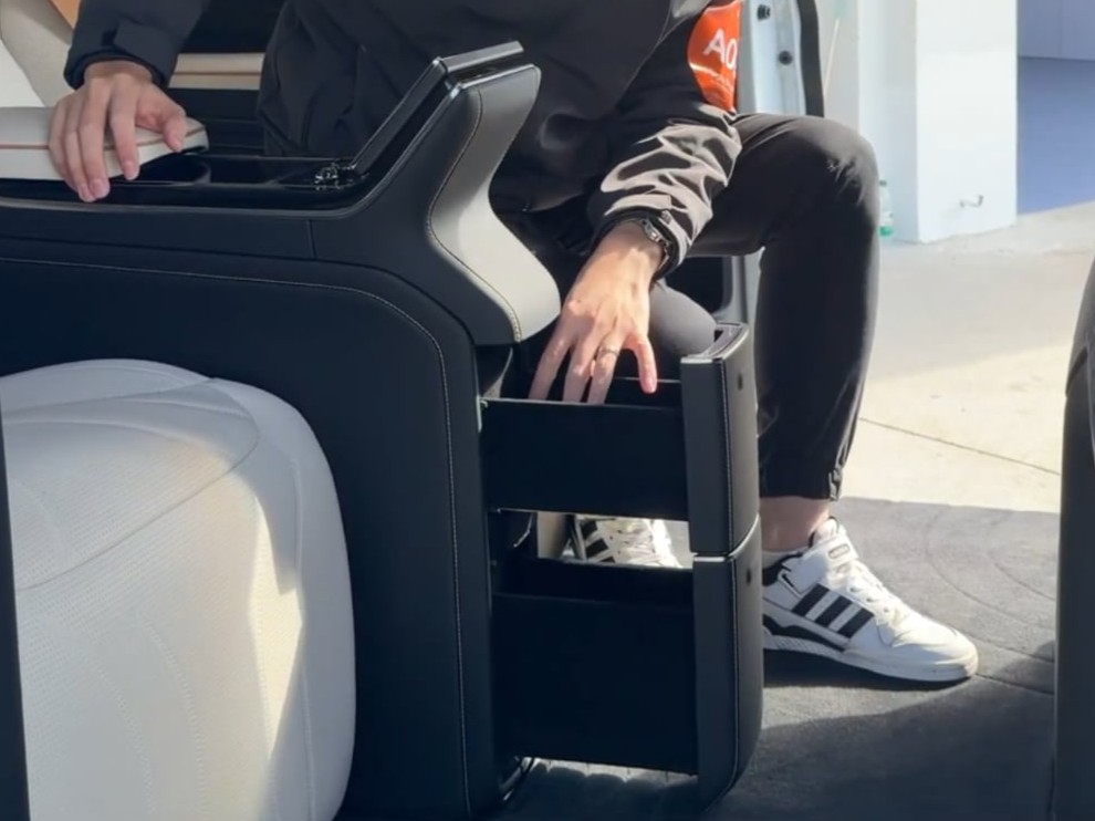 64f8eb5c 380b 4eed 8a31 3f19f5ec322a