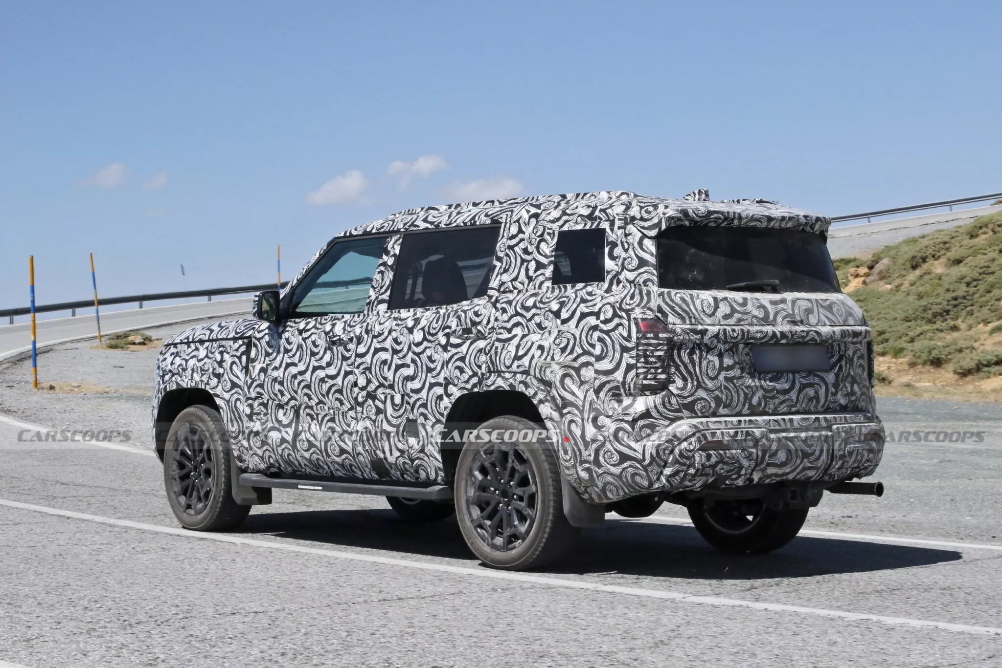 mitsubishi pajero chay thu 2