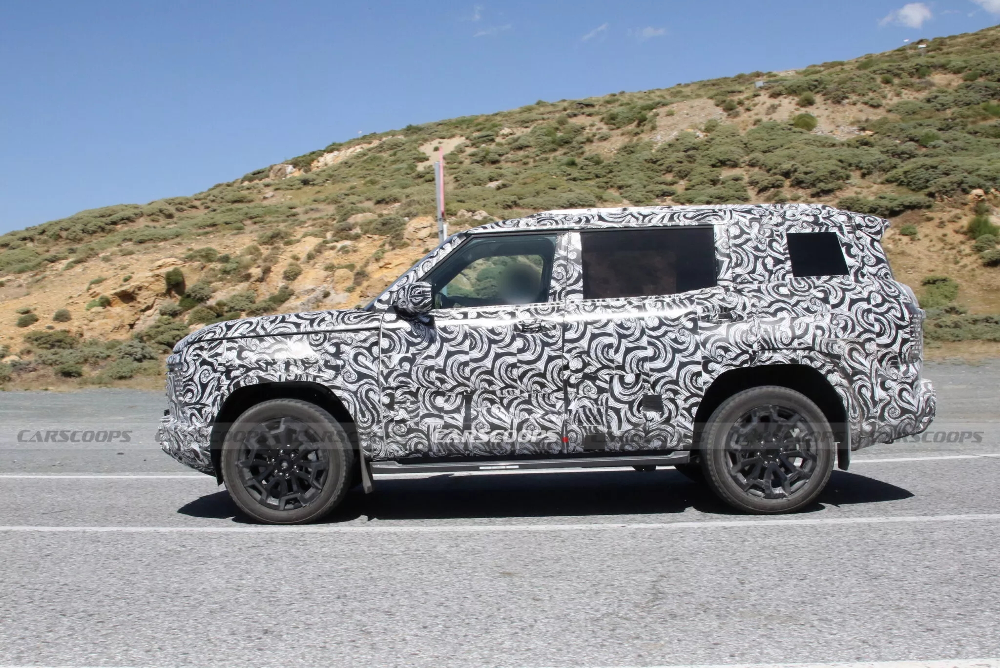 mitsubishi pajero chay thu 4