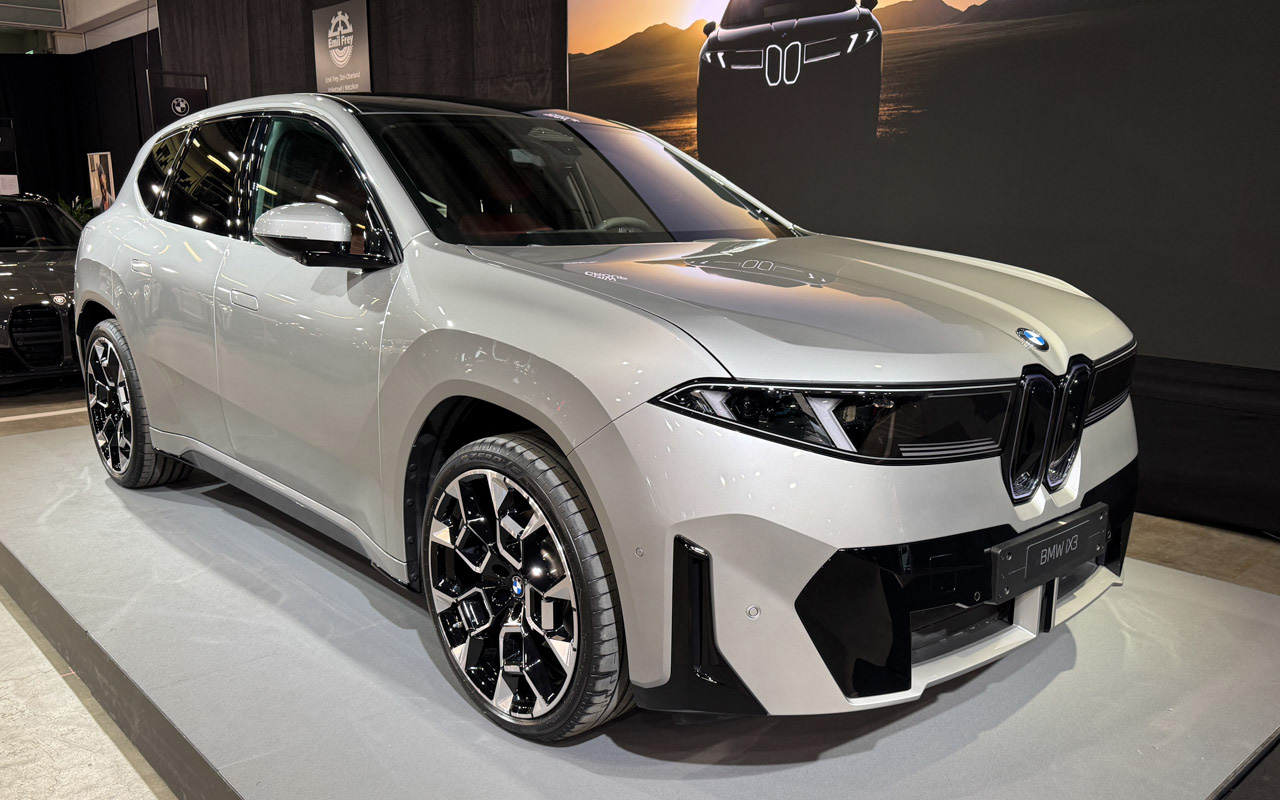 2026 bmw ix3 space silver front three quarters1