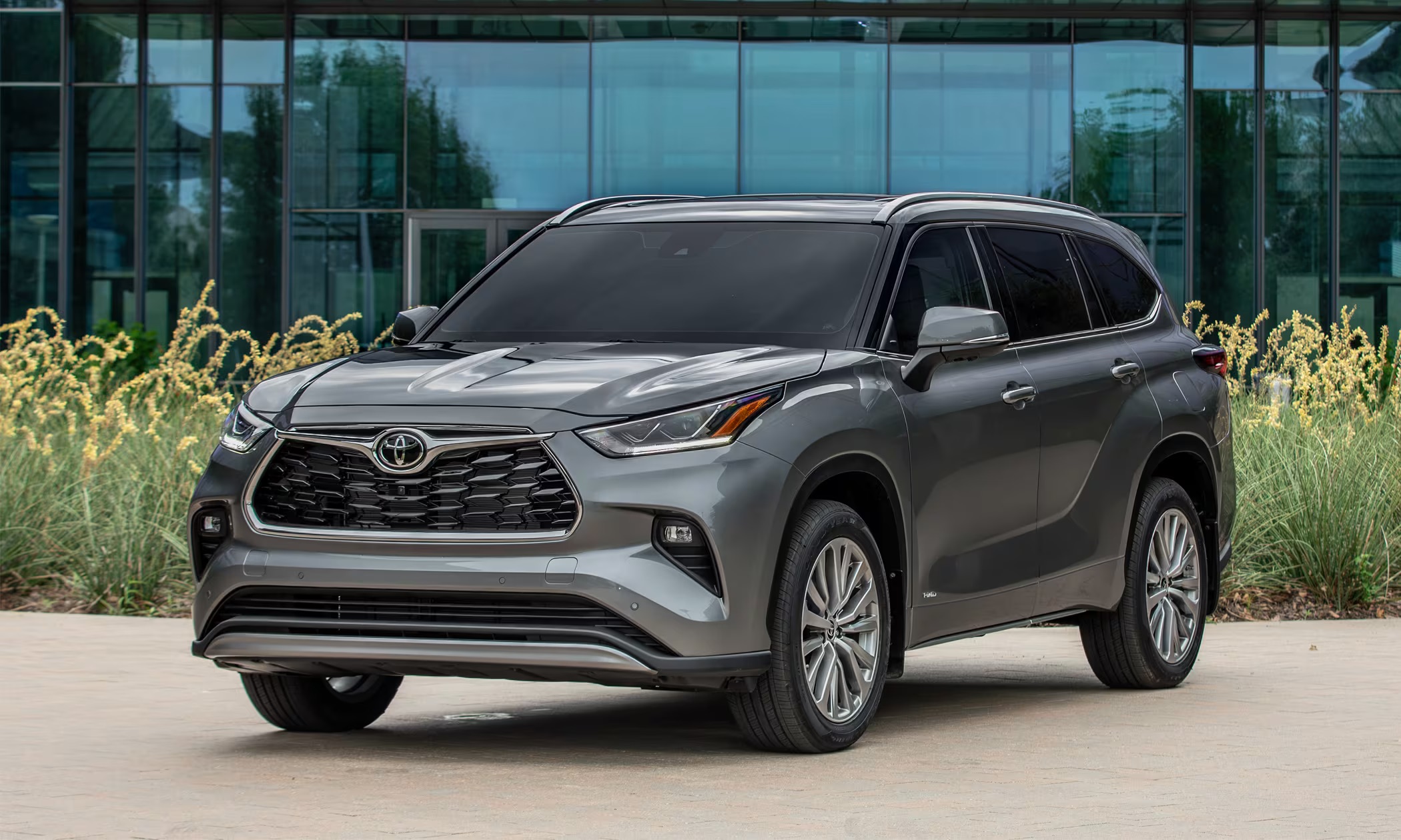 2025 toyota highlander hybrid
