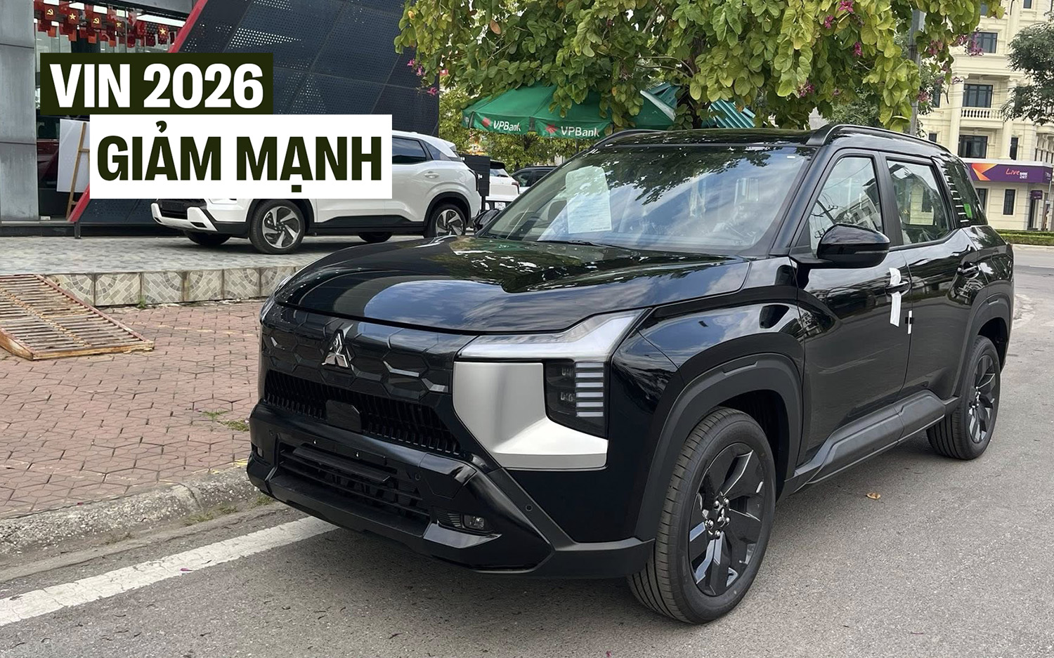 Xe Mitsubishi vừa xuất xưởng năm nay đã giảm giá lăn bánh, Destinator thực tế rẻ hơn Territory