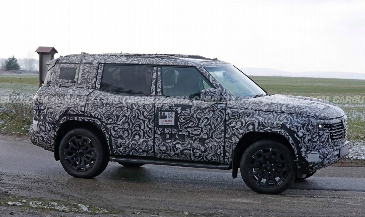 mitsubishi pajero 2026 chay thu 3