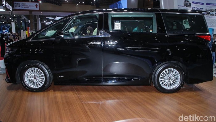 toyota rilis alphard hybrid termurah di iims 1770300468266169
