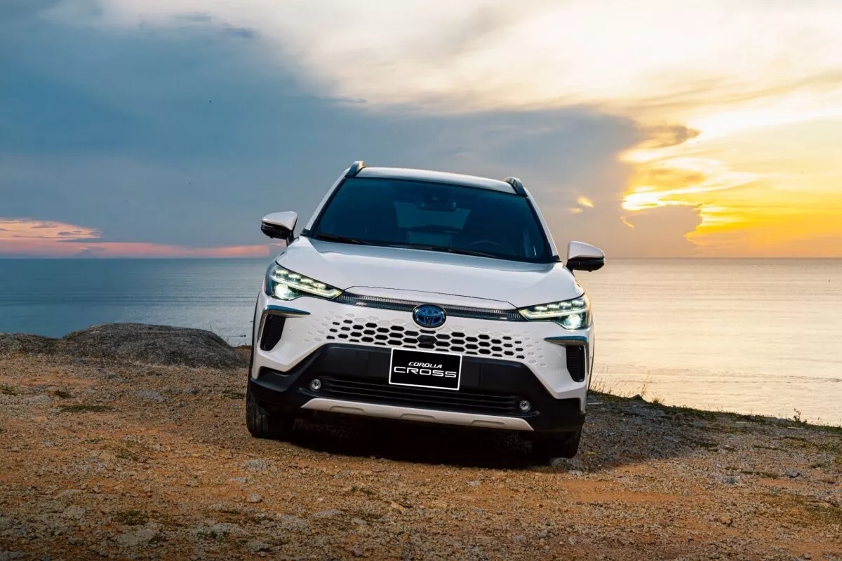 toyota corolla cross hybrid 1