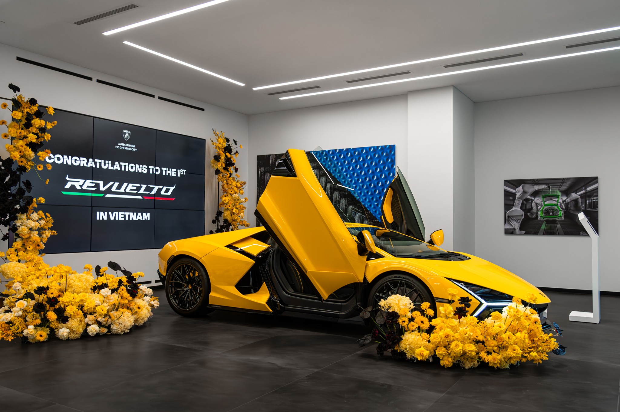 lamborghini revuelto 10