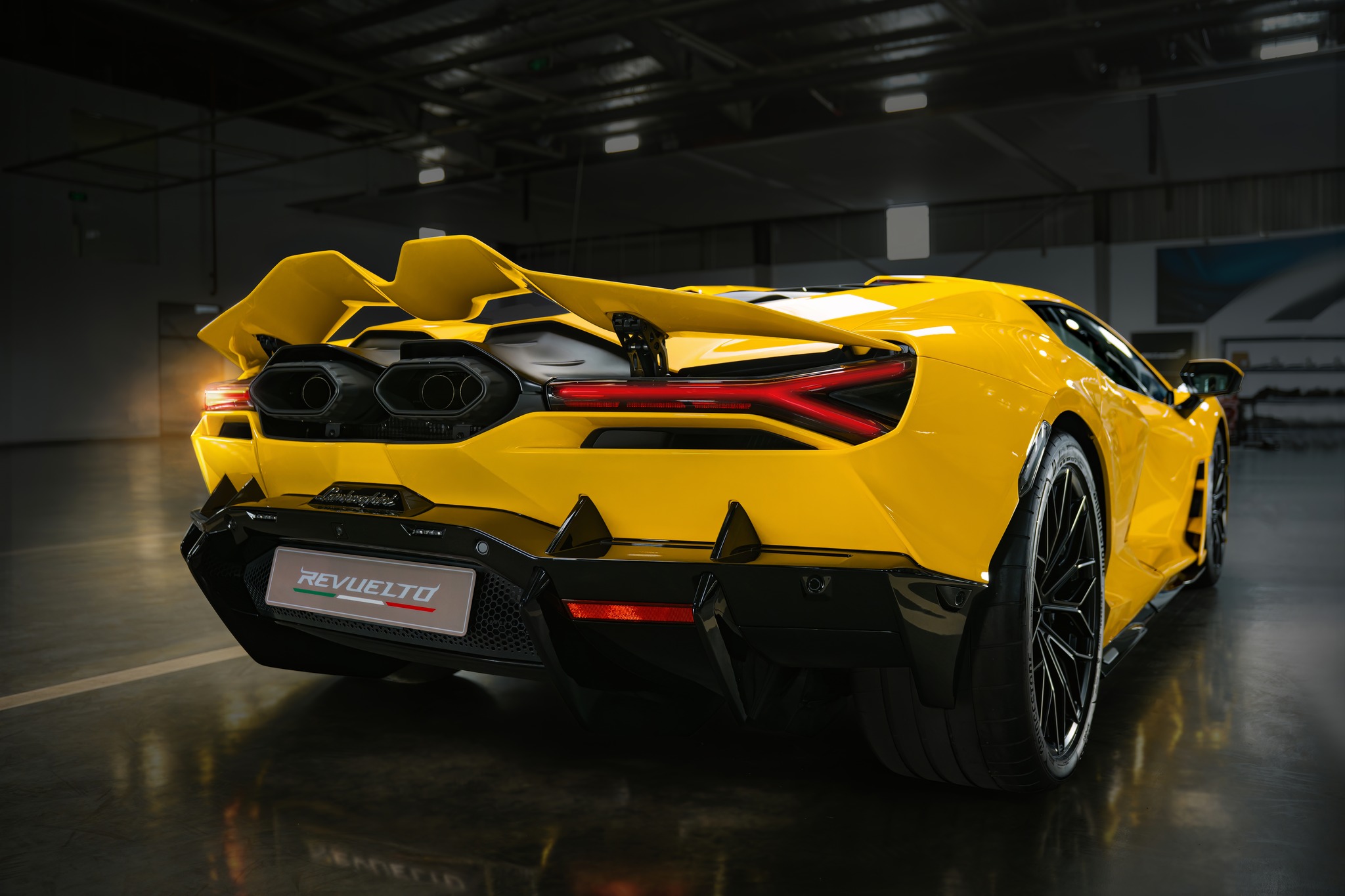 lamborghini revuelto 6