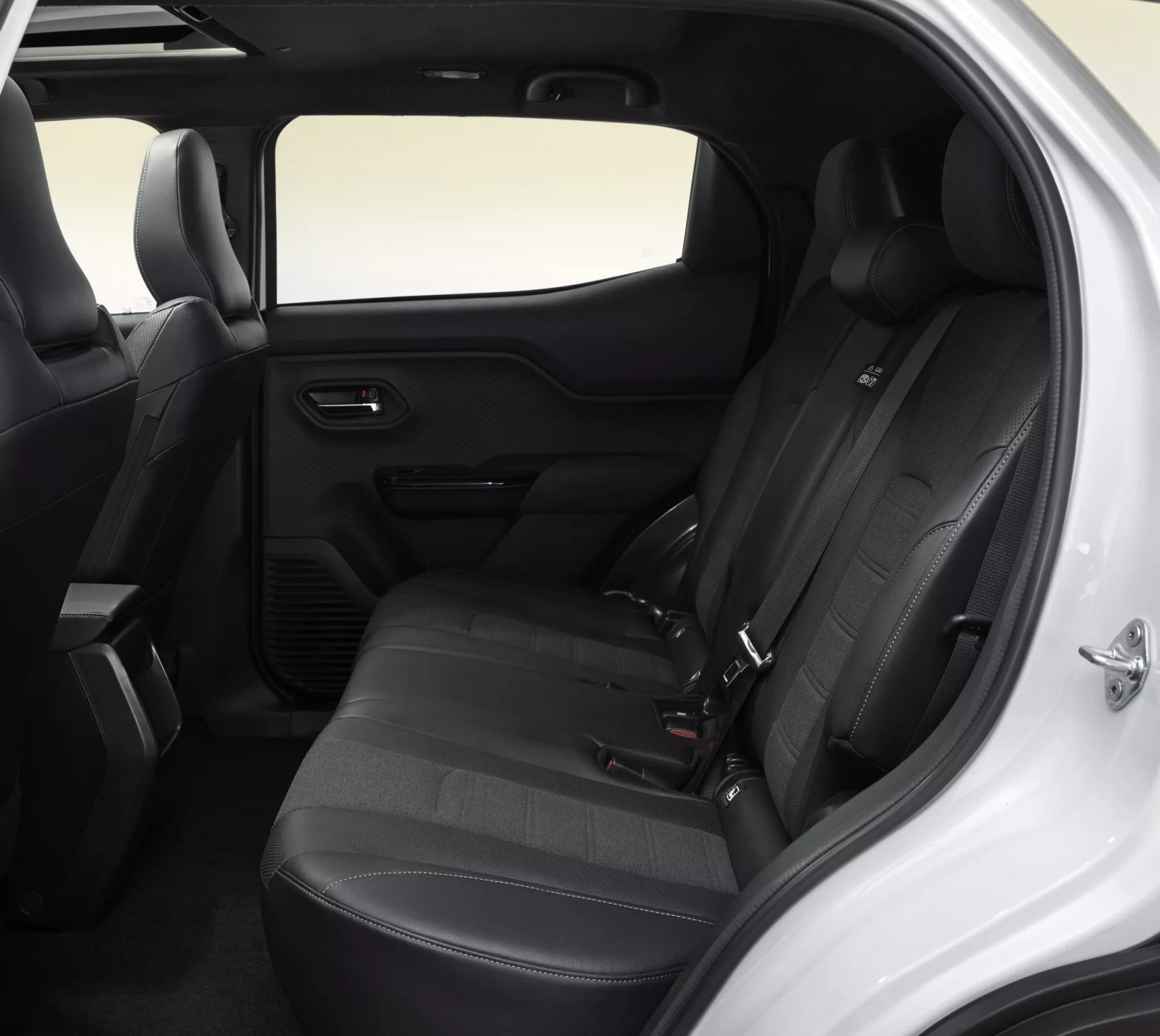 toyota urban cruiser 27 2048x182 17340368562271635933200 1734074444146 17340744443701637791942