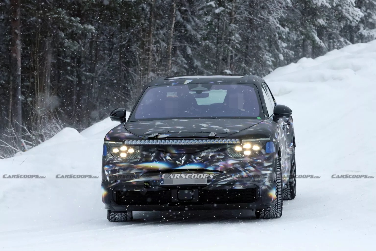 bentley urban suv ev spy shots 1 1536x1024