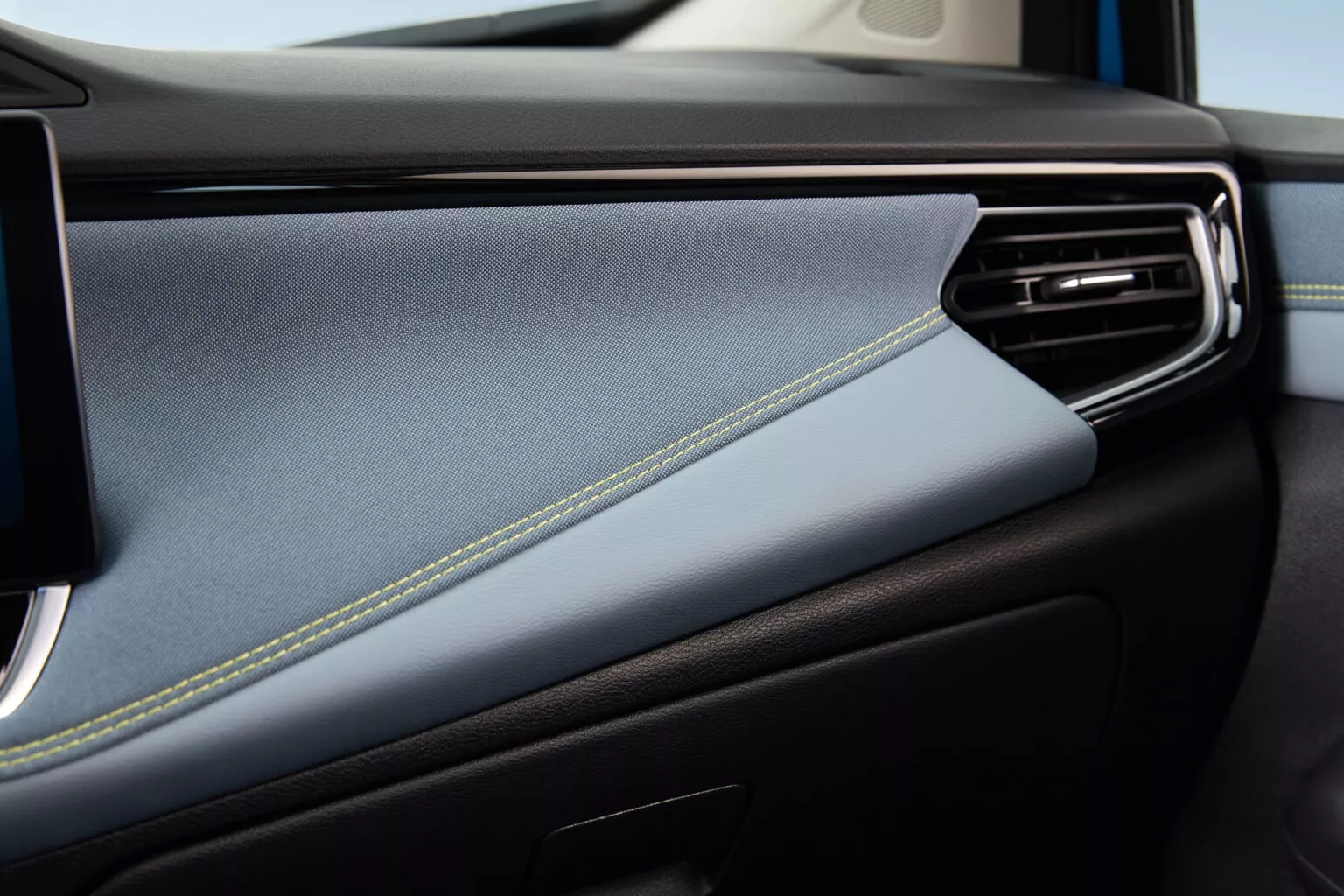 nissan almera 2026 23