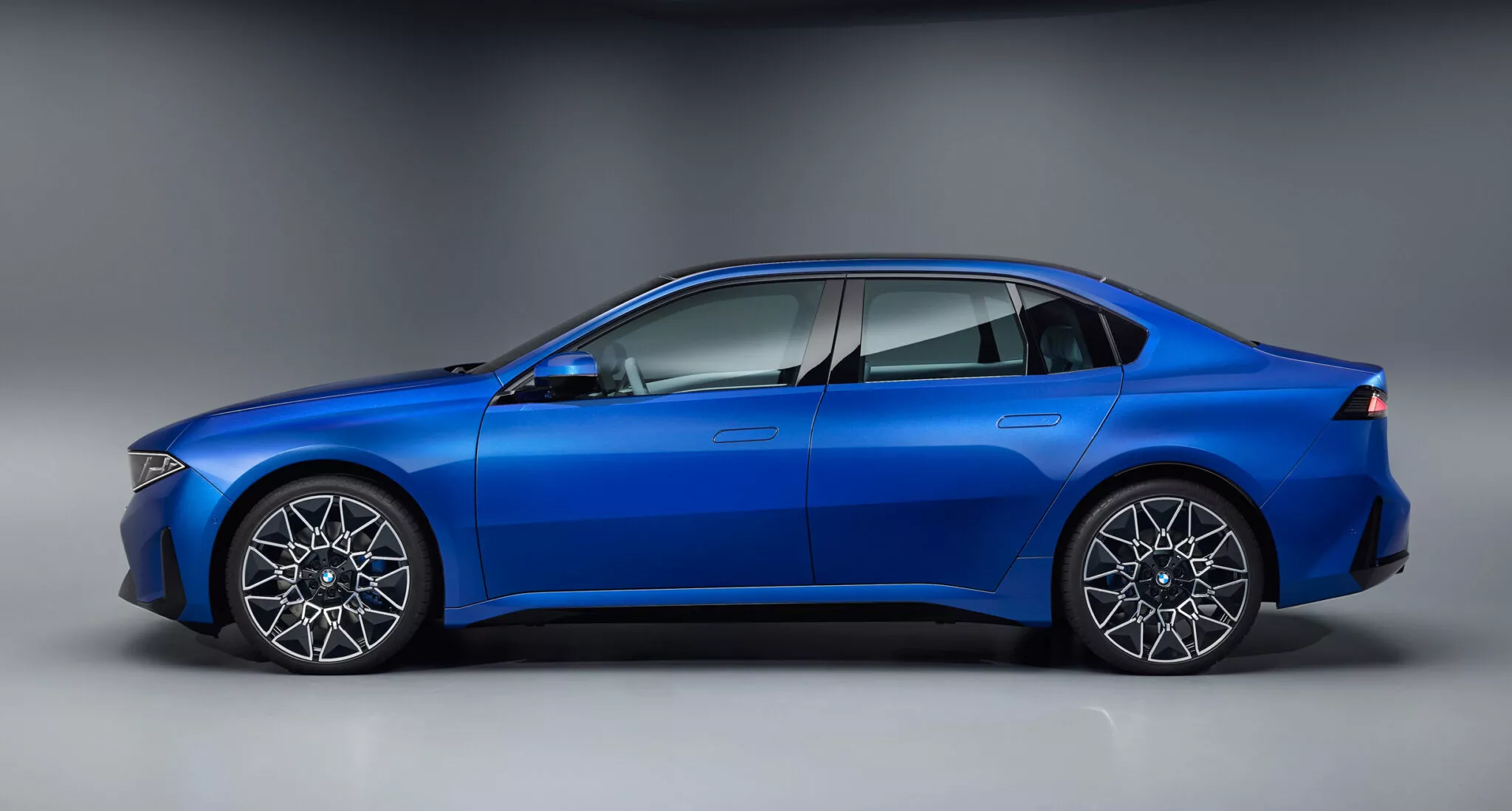 p90632228highres 2048x1099