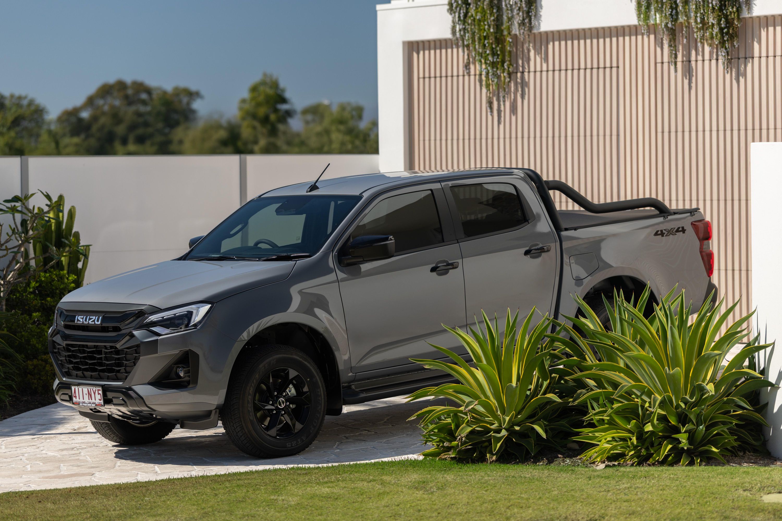 2025 09 255my d max x rider wolfram grey 25