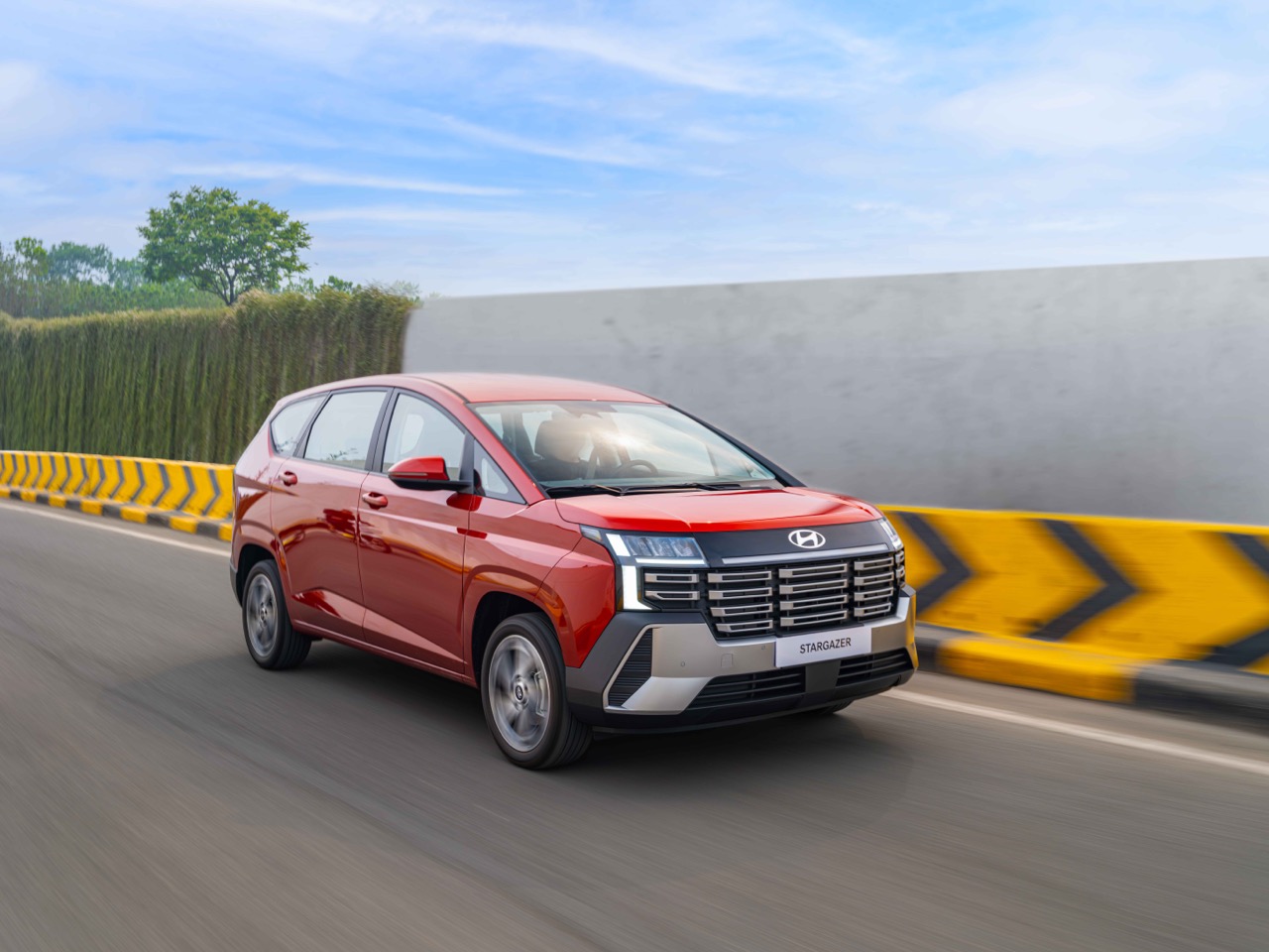 hyundai new stargazer 21 large