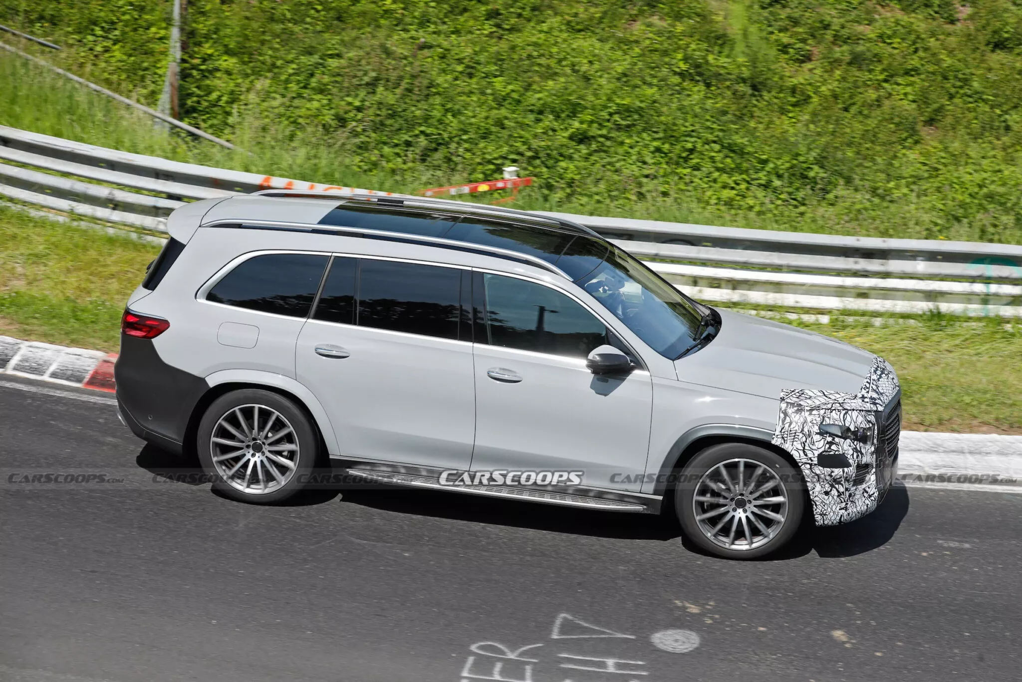 mercedess gls spy shots 1 00009 2048x1367