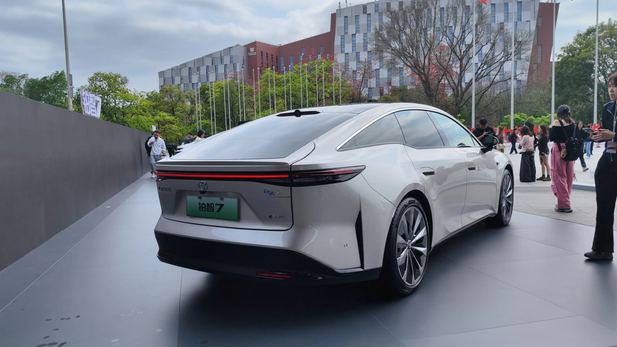 e59bbee78987 268 2048x1152