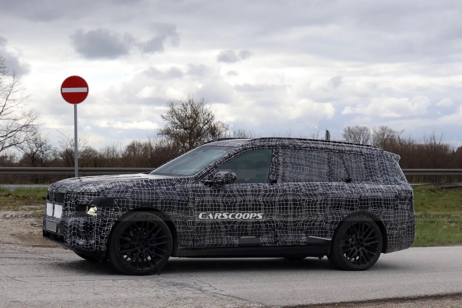 bmw ix7 spy shots 00005 1536x1024
