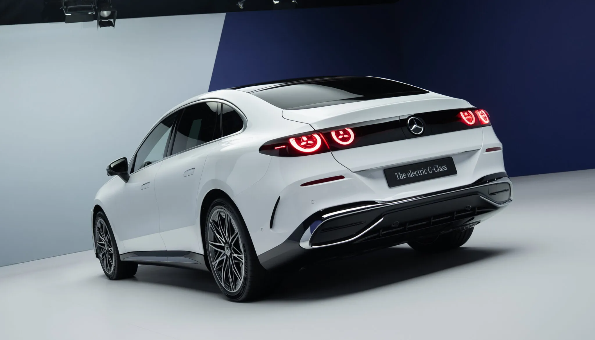 mercedes c class studio exteriors 00010 2048x1171