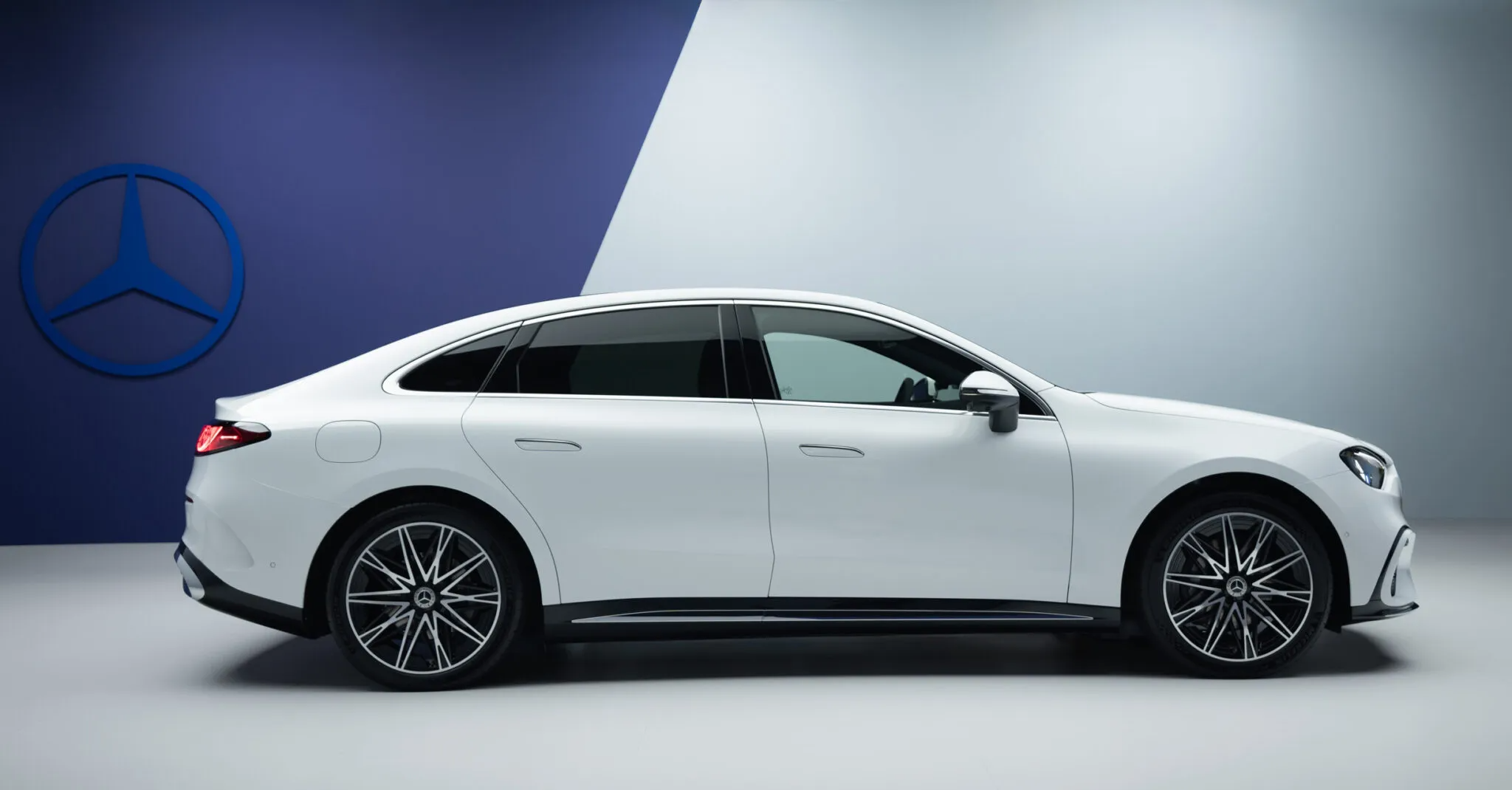 mercedes c class studio exteriors 00013 2048x1070