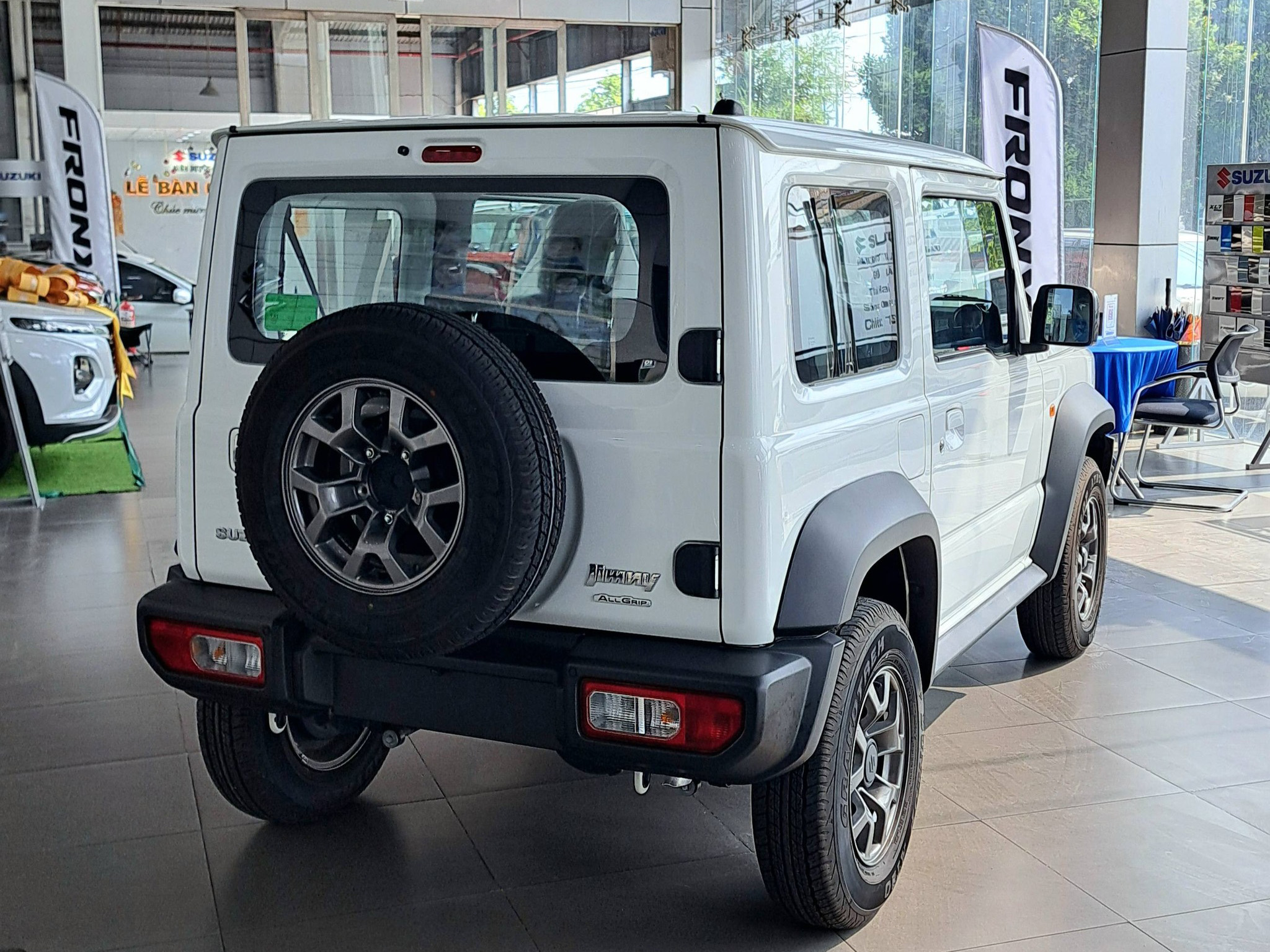 suzuki jimny giam gia 11