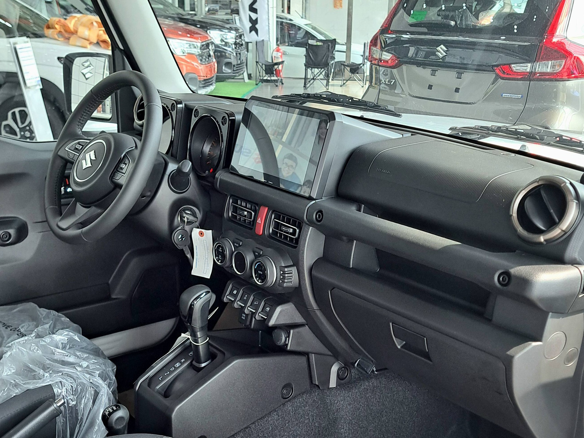 suzuki jimny giam gia 12