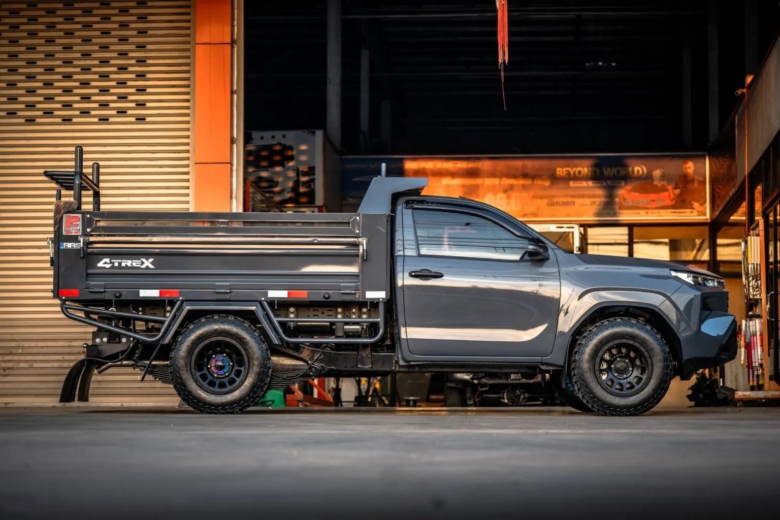 toyota hilux do xe ben 2