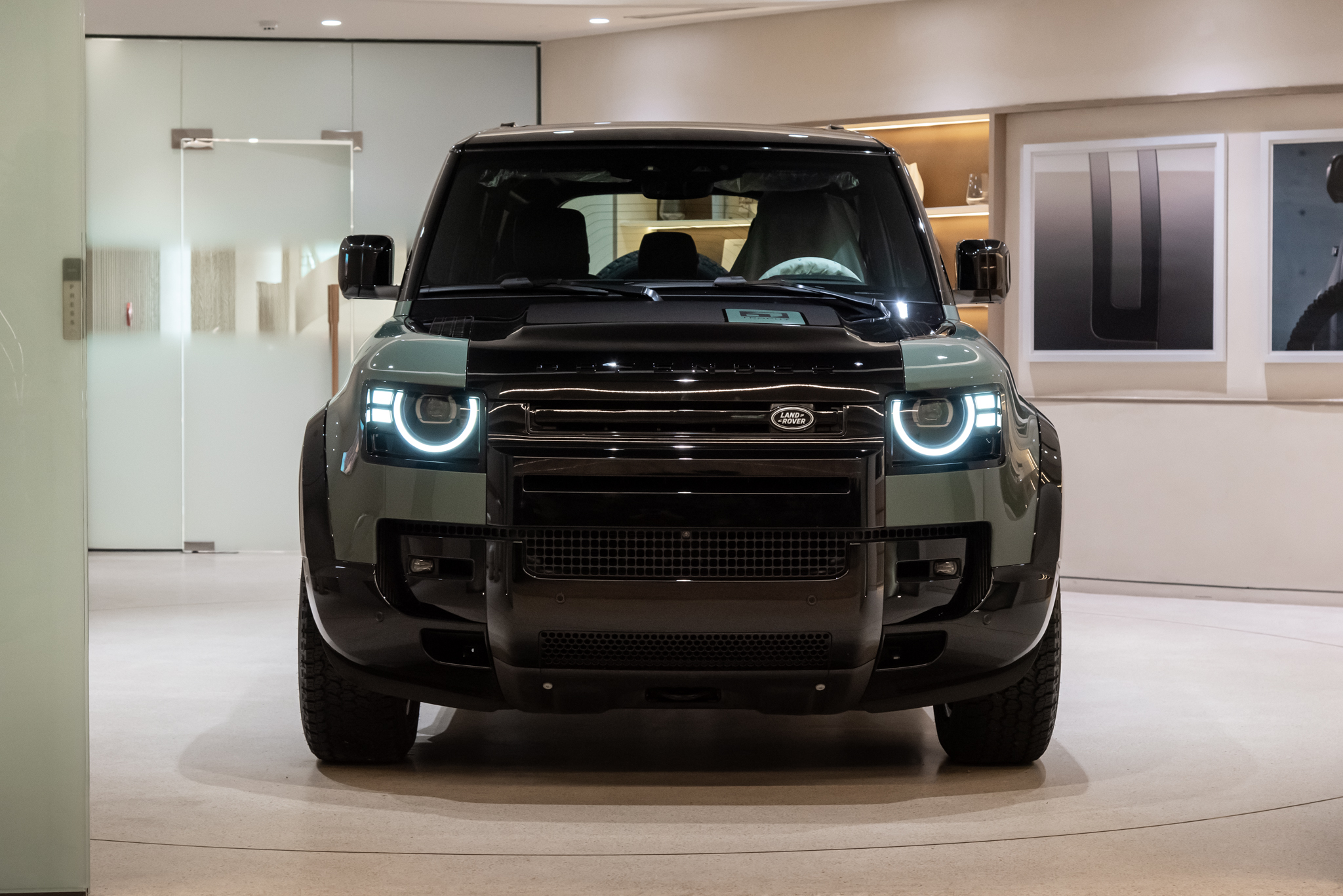land rover defender trophy edition5288
