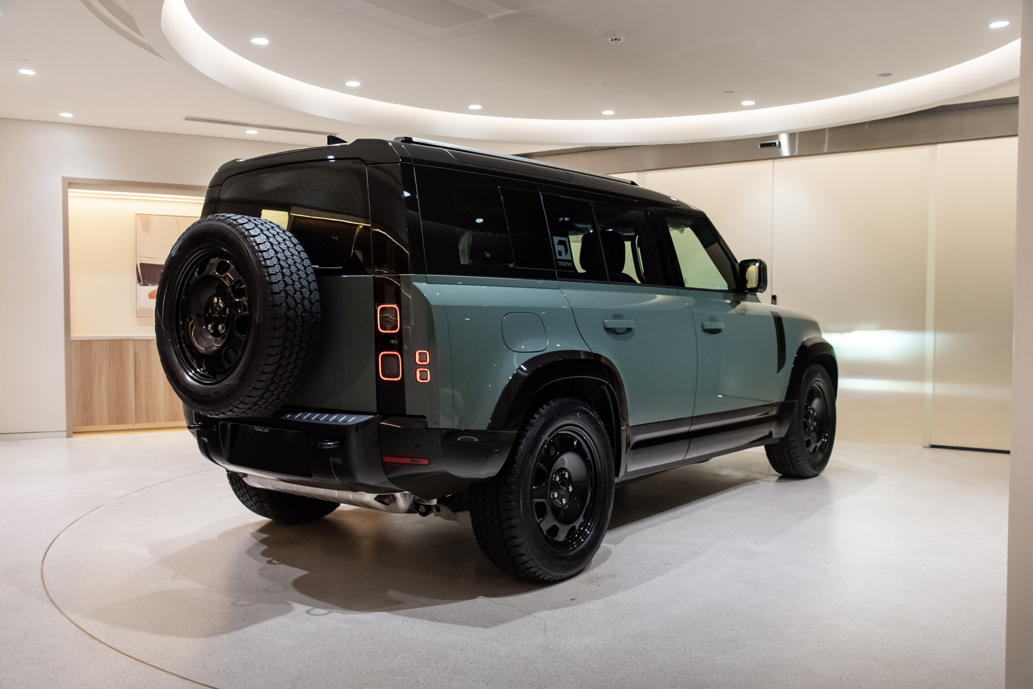 land rover defender trophy edition5326