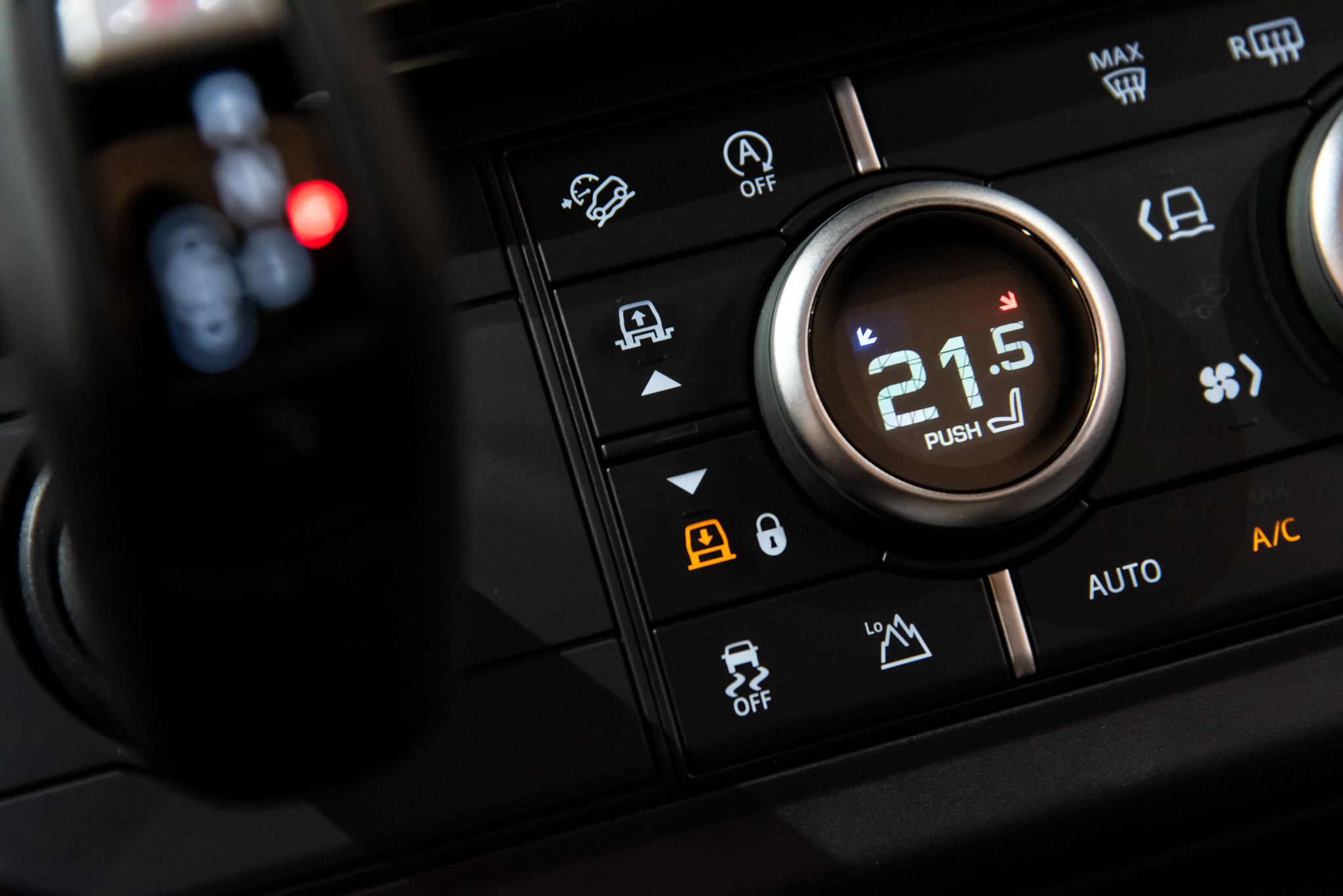 land rover defender trophy edition5401