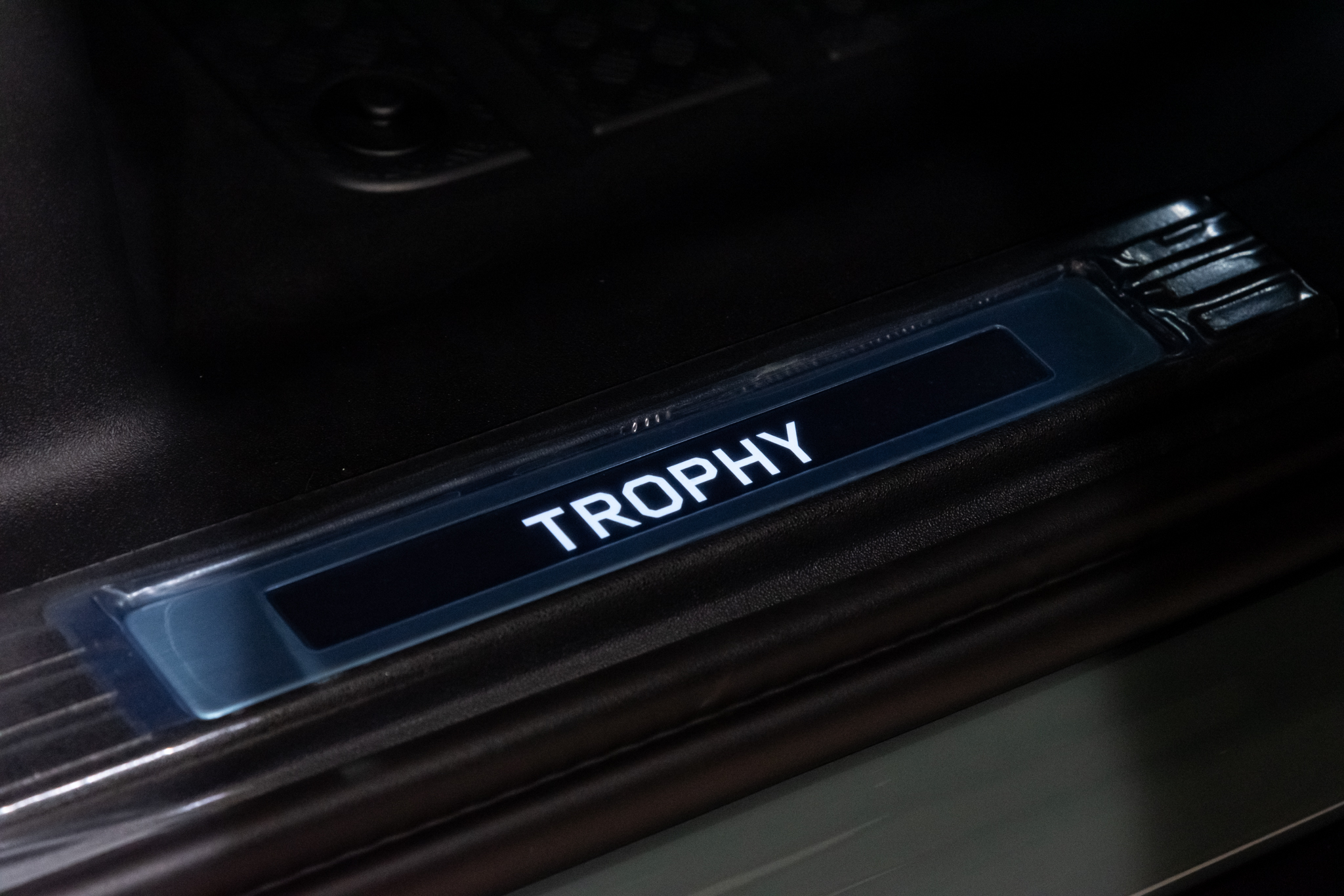 land rover defender trophy edition5512