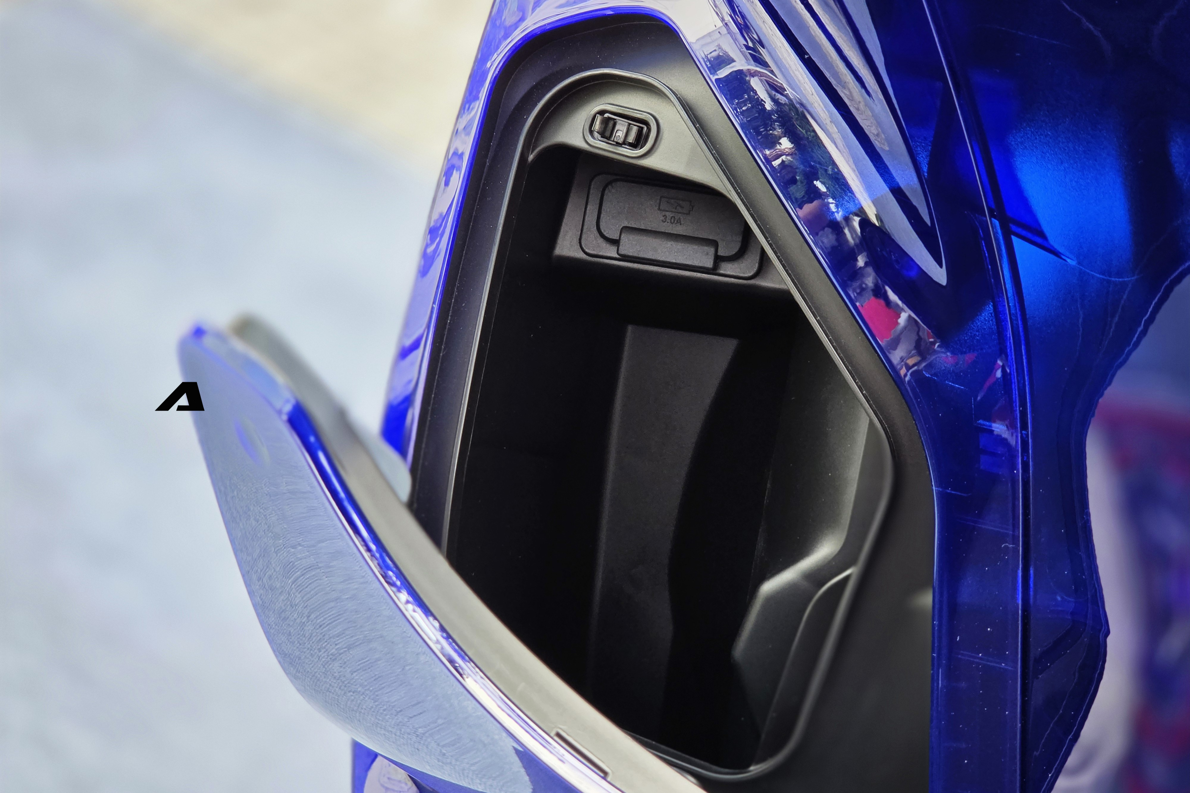 honda sh vetro blue 10