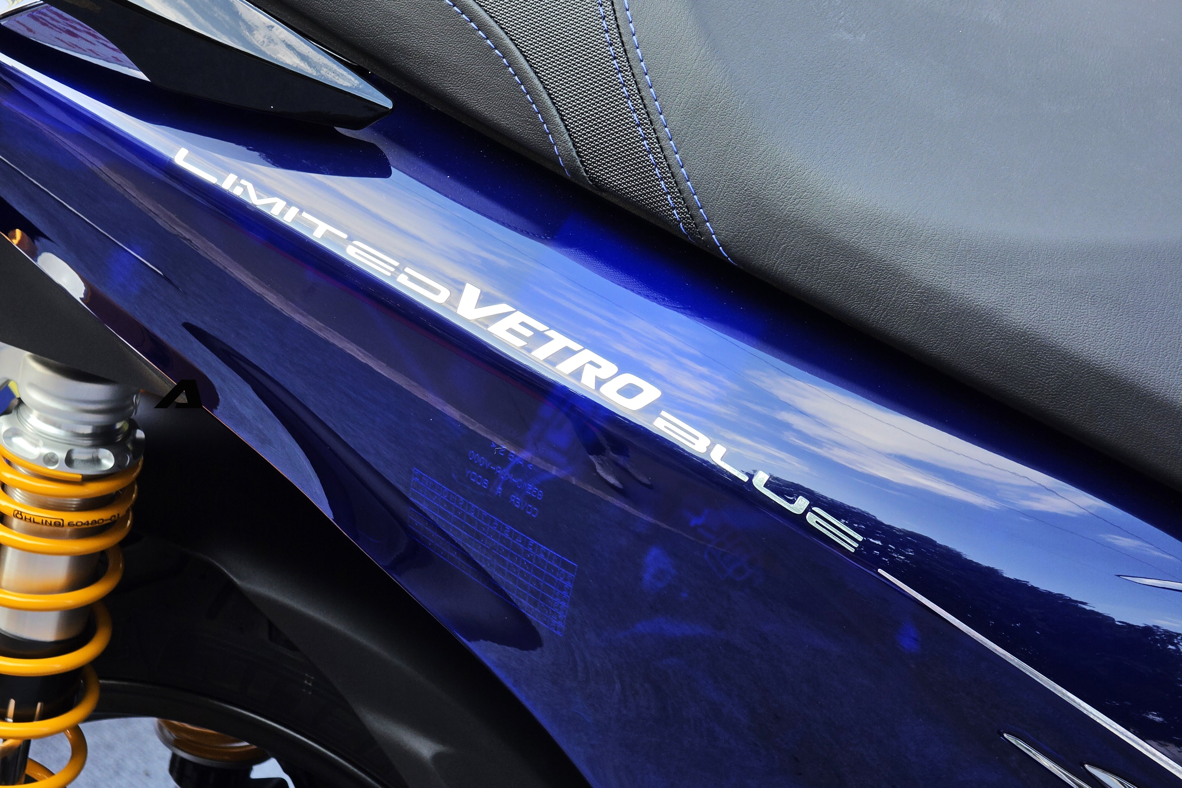 honda sh vetro blue 18