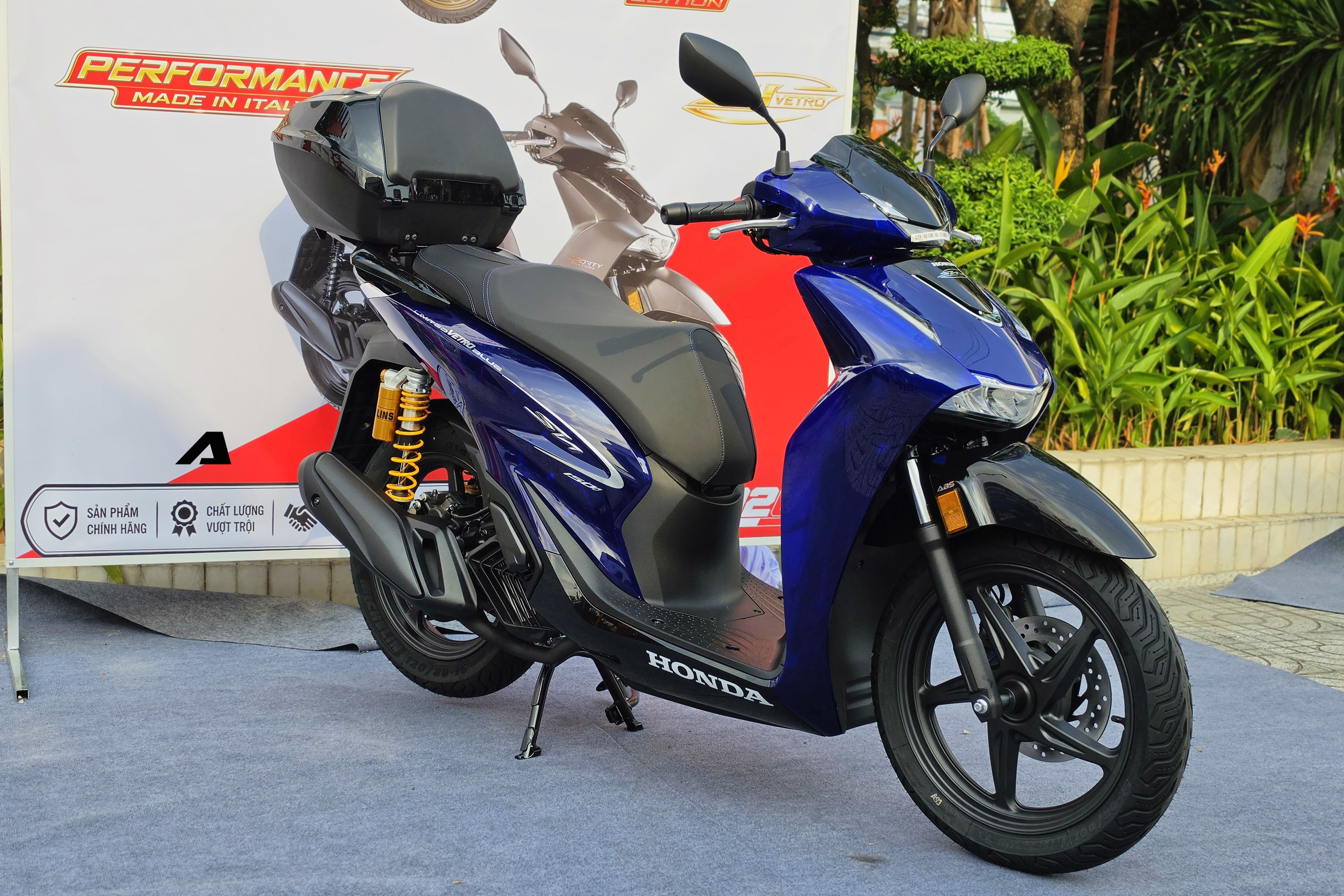 honda sh vetro blue 4