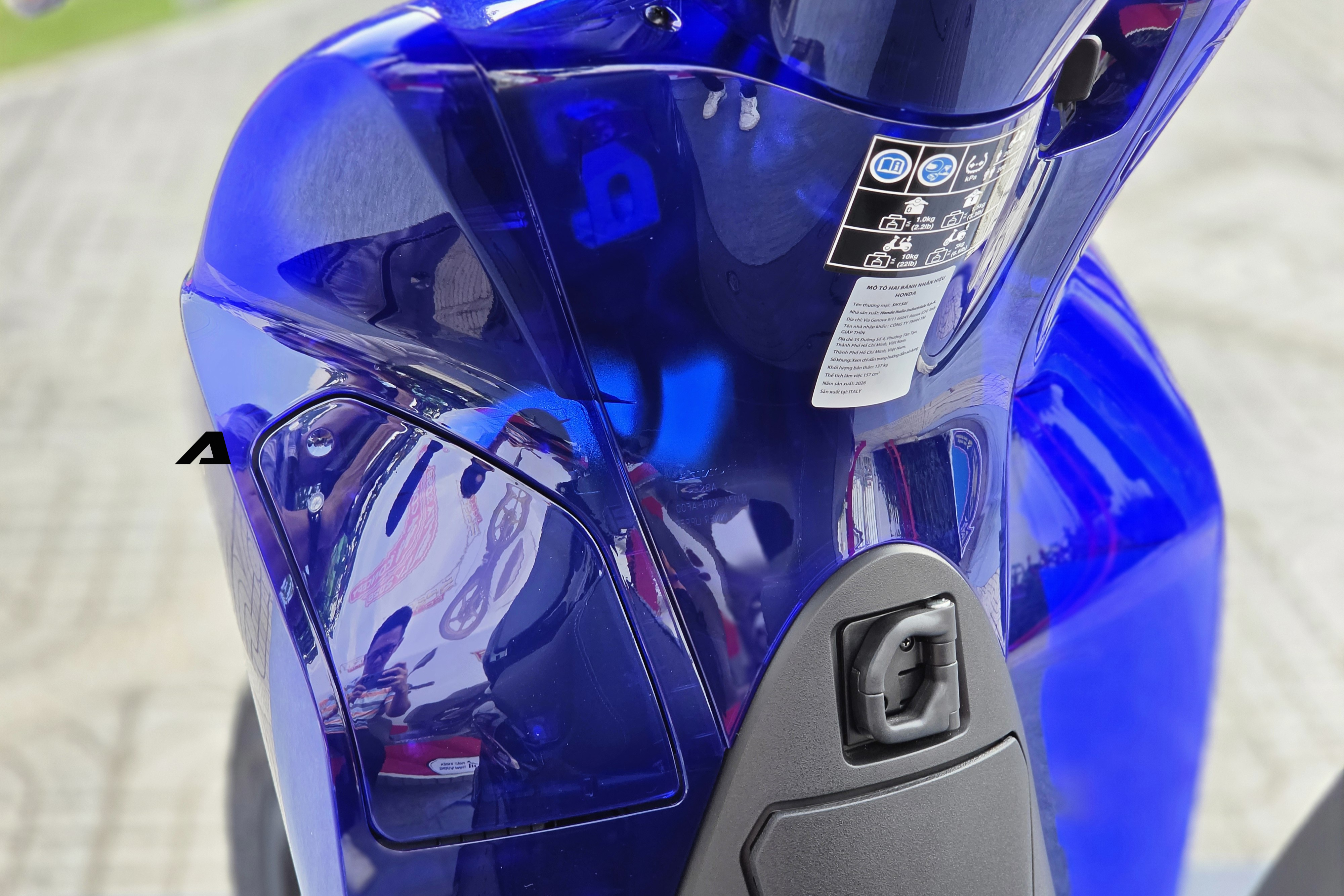 honda sh vetro blue 9